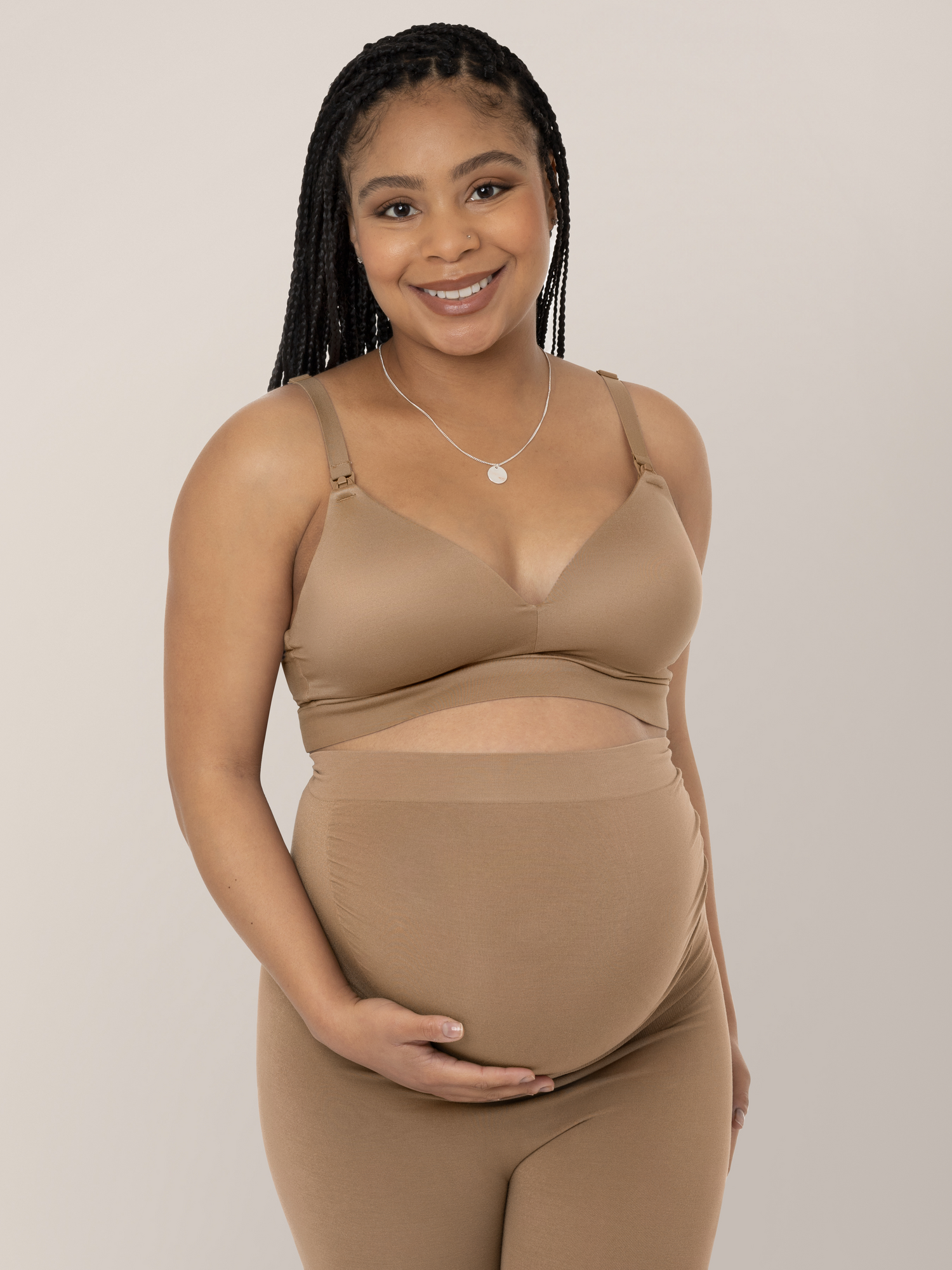 Minimalist Hands-free Pumping & Nursing Bra | Latte