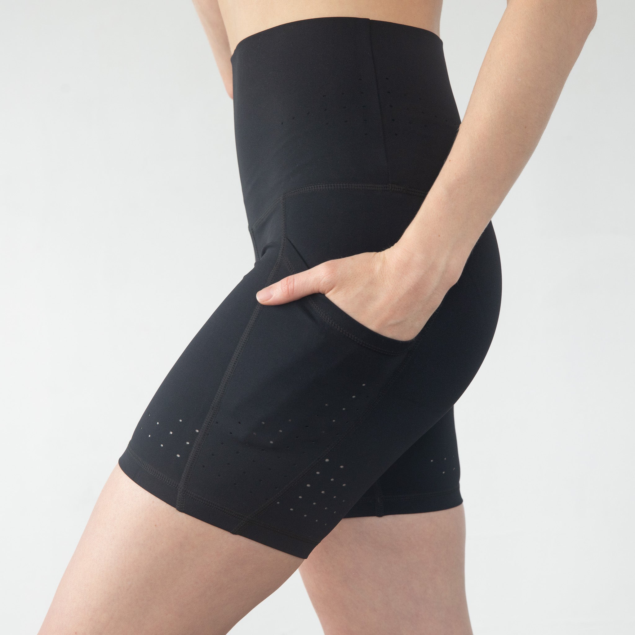 Reveal Ultra High-rise Postpartum Compression Biker Short 7'' (noir)