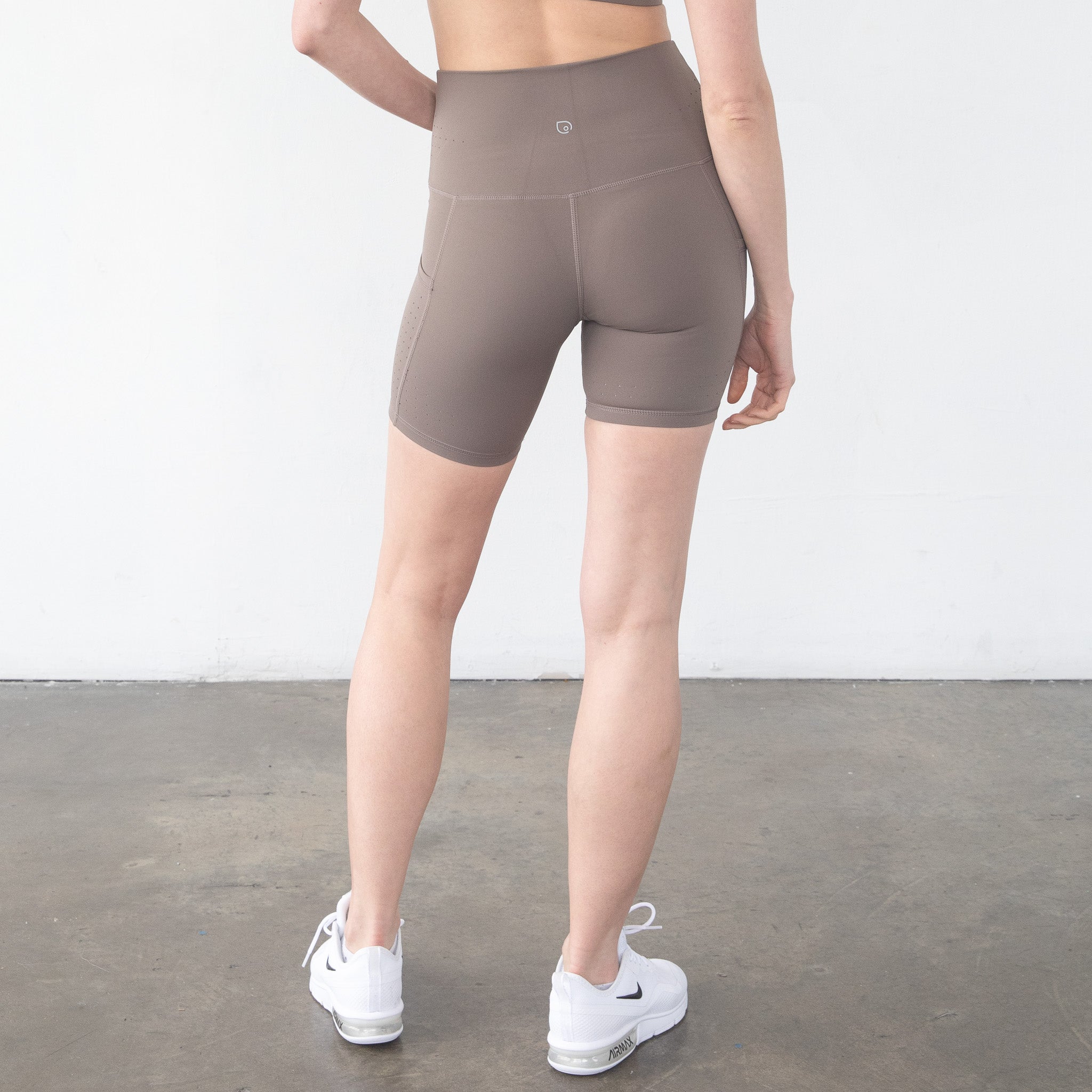 Reveal Ultra High-rise Postpartum Compression Biker Short 7'' (nomad)