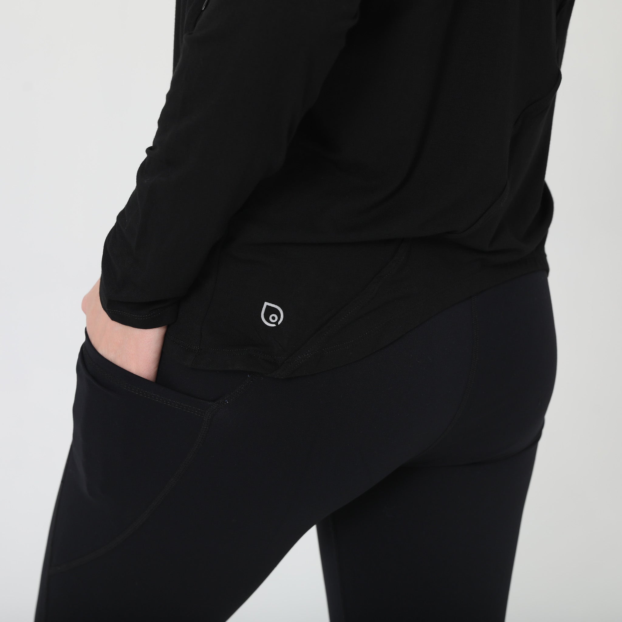 Hazel Open Back Long Sleeve Nursing Top (noir)