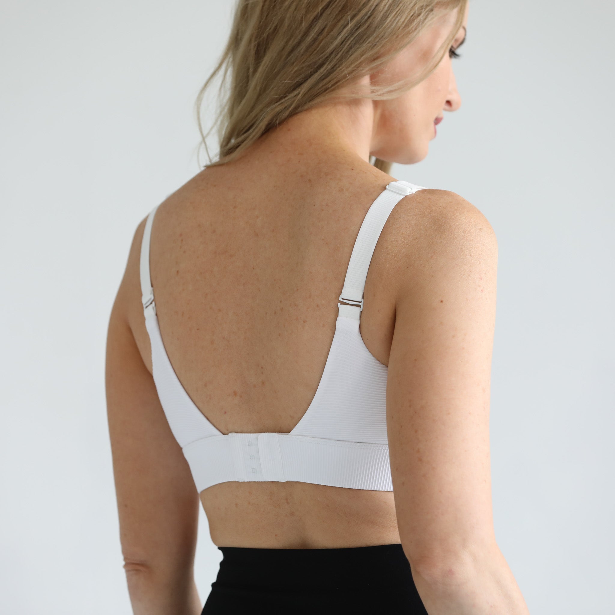 Maeve Run Times Sewn In Cups Nursing & Pumping Sports Bra (blanc)