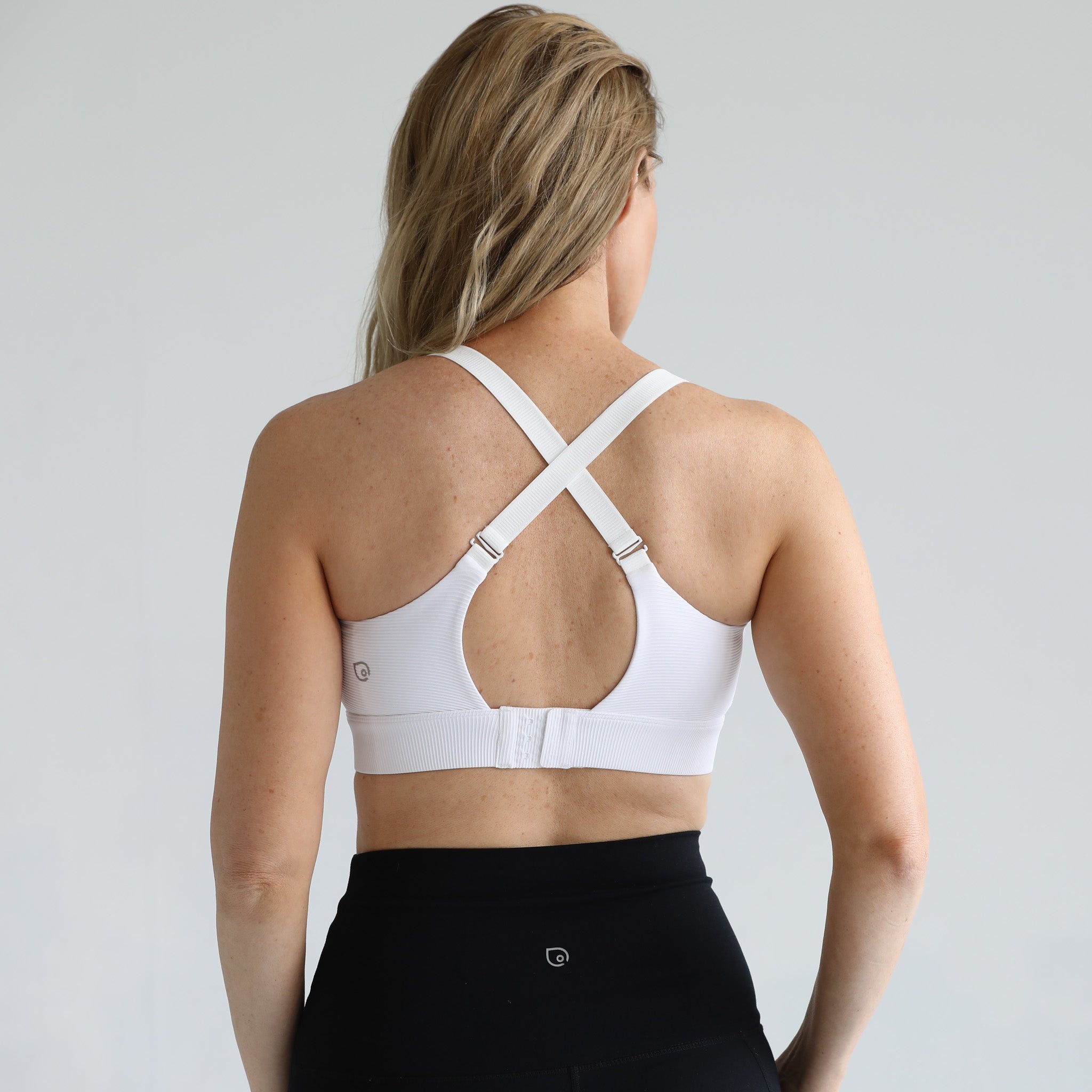 Maeve Run Times Sewn In Cups Nursing & Pumping Sports Bra (blanc)