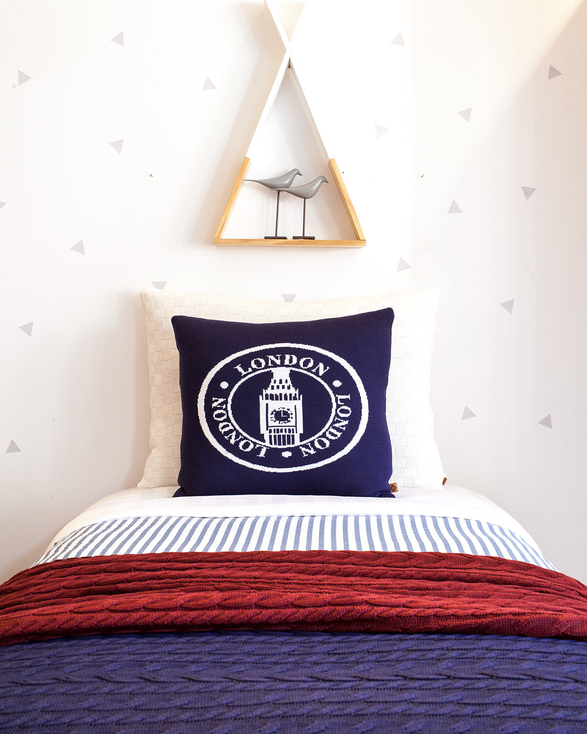 Cushion London Seal