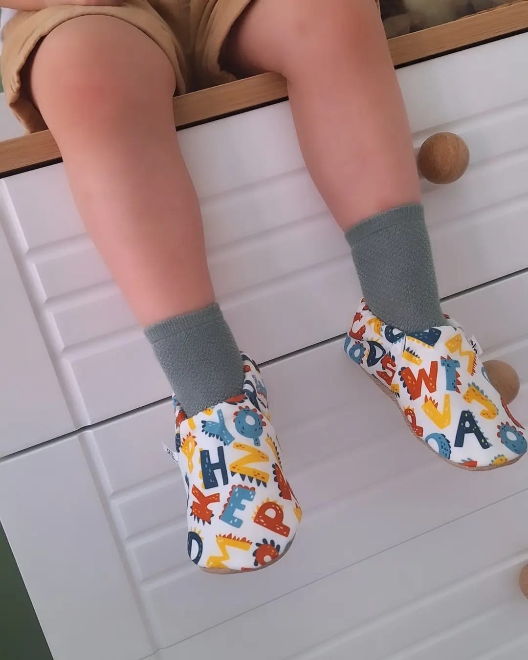 Moccasins, Slippers, Alfabet