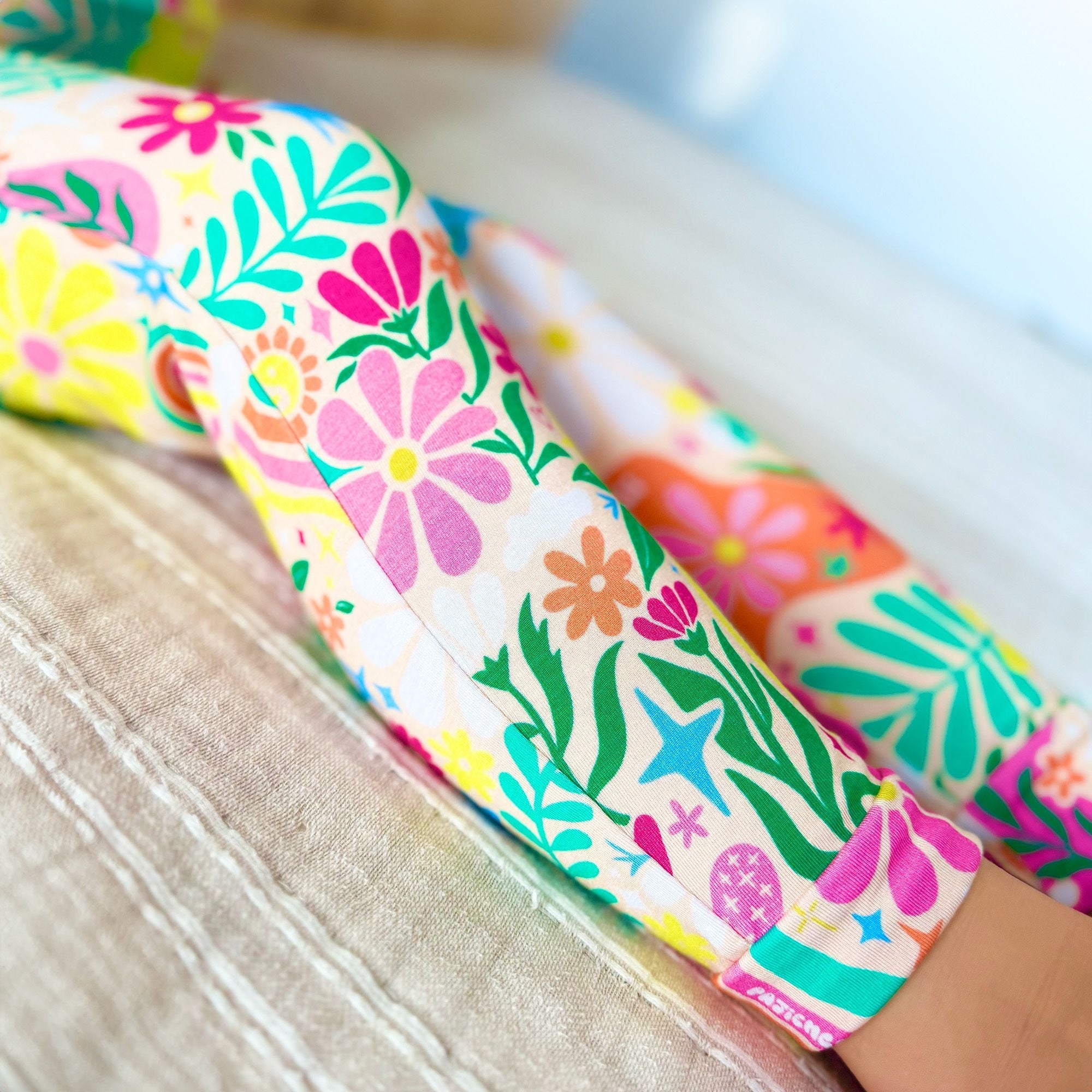 The Second-skin 2-piece Short Sleeve Pajama | Rainbow Daisy Babe