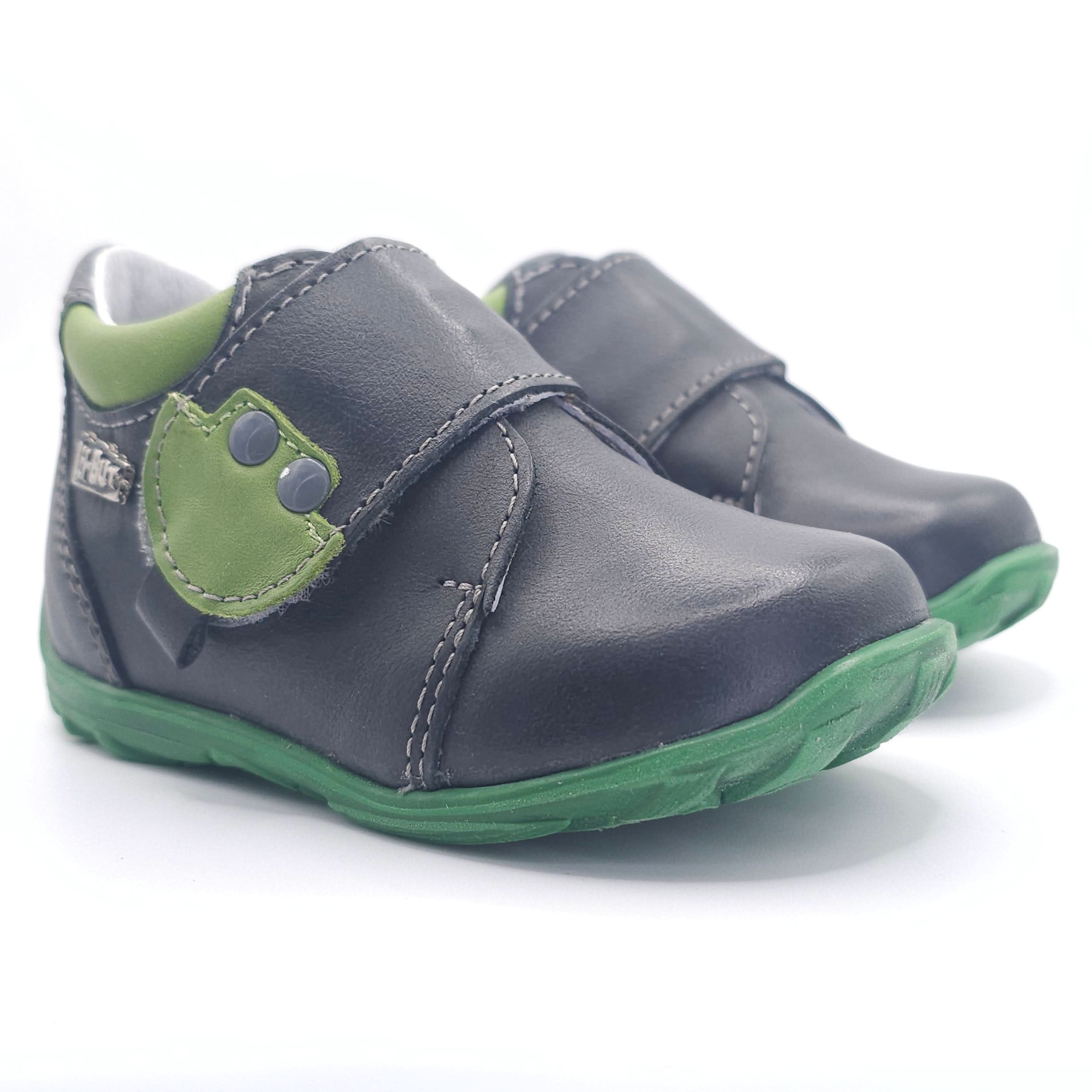 Boys Velcro Shoe In Dark Gray And Green