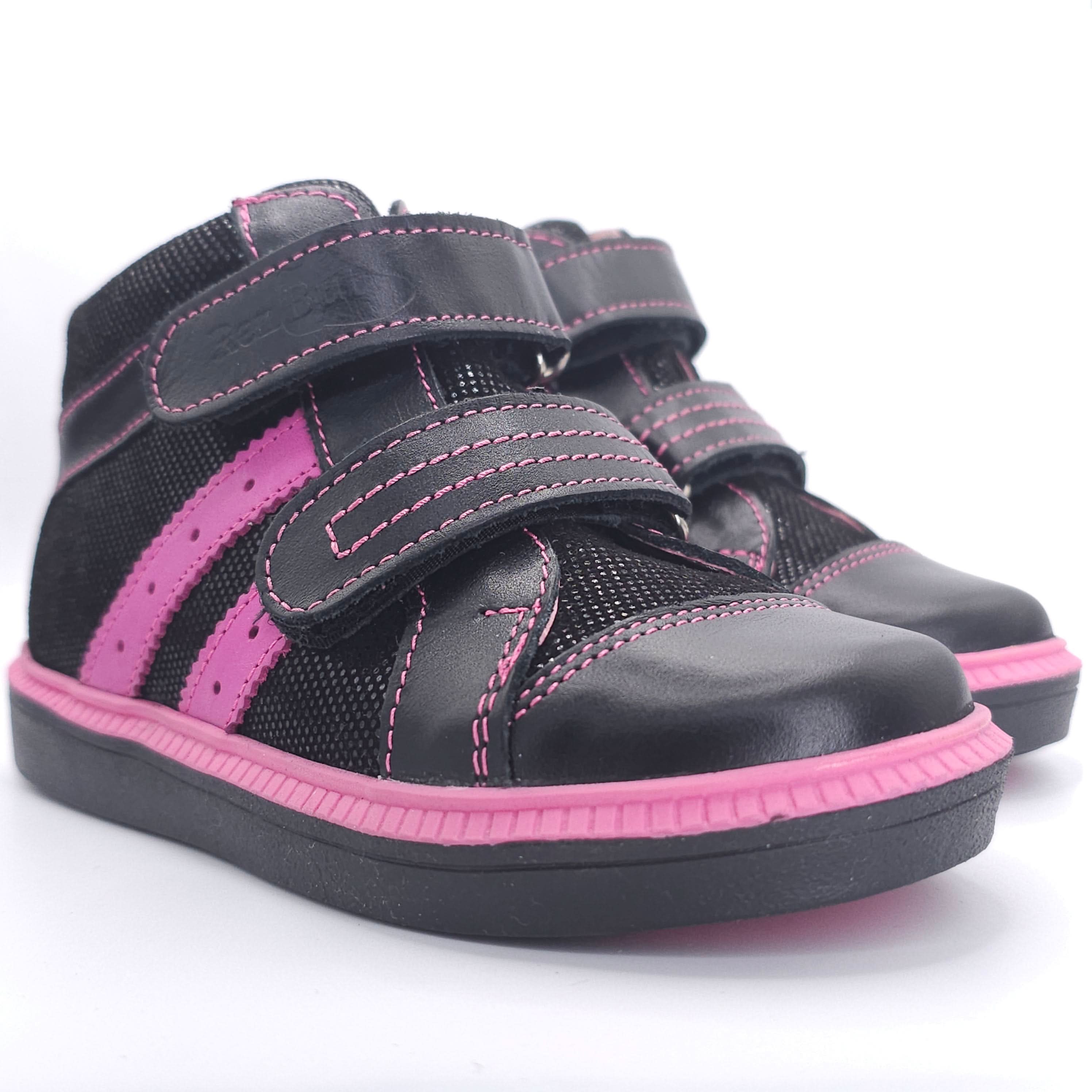 Girls Led Shoe In Black And Pink