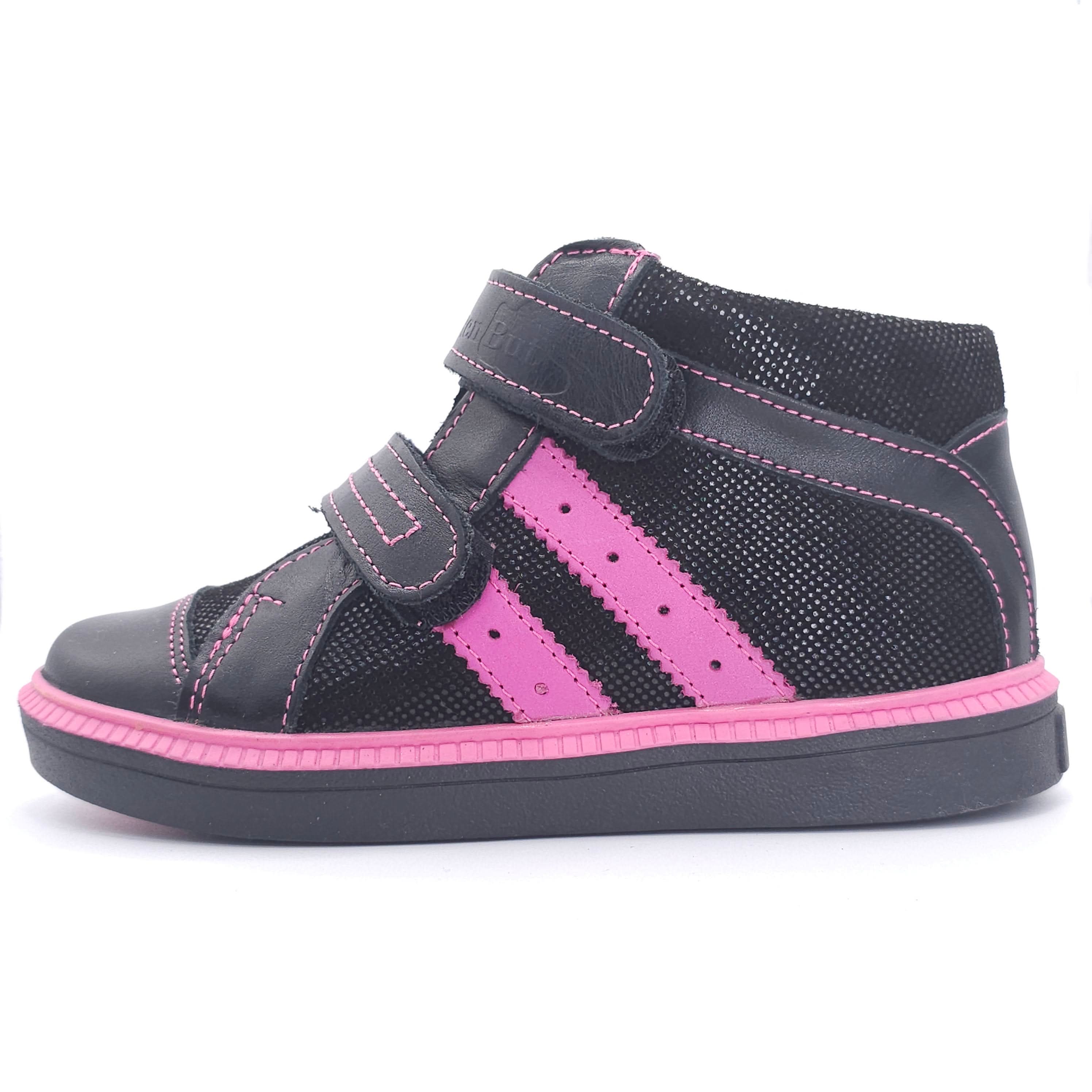 Girls Led Shoe In Black And Pink