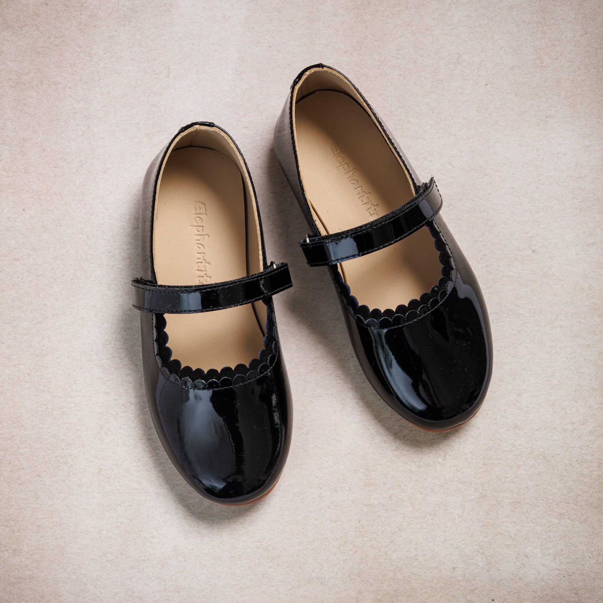 Aria Flat Patent Black