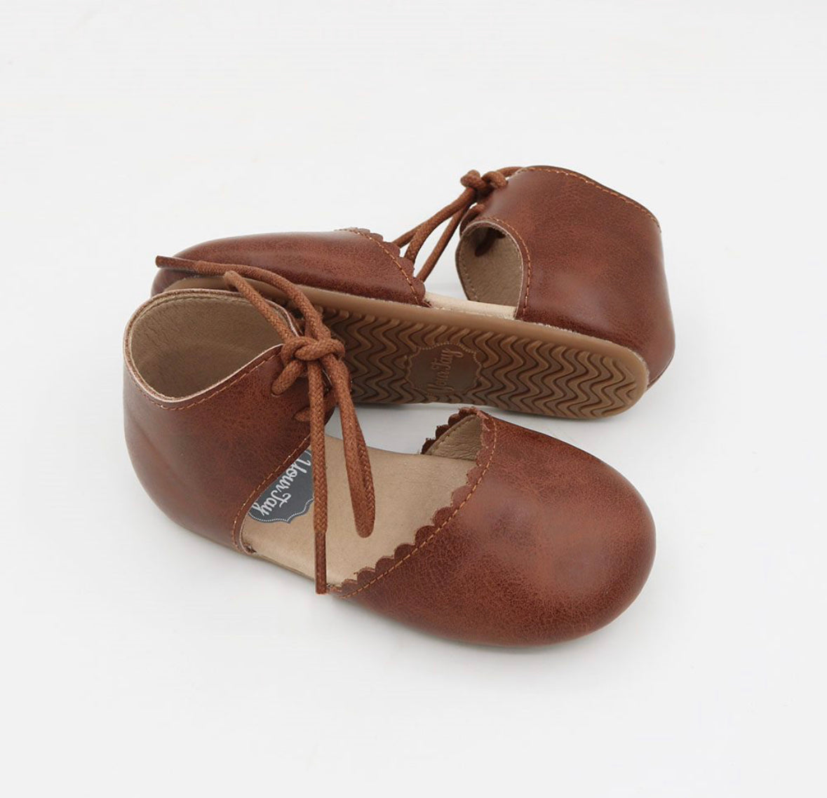 Lacy Tie - Distressed Brown