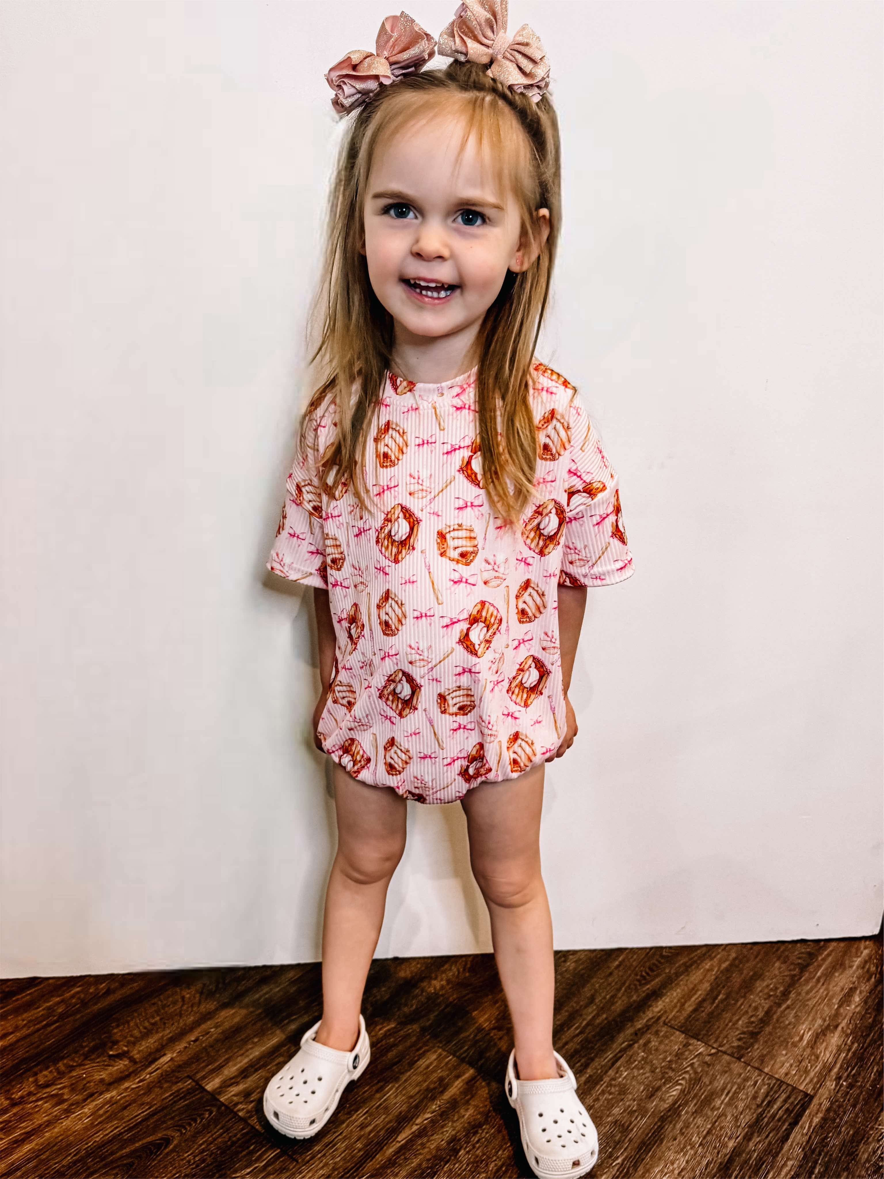 Ribbed Baseball Glove & Bows Bubble