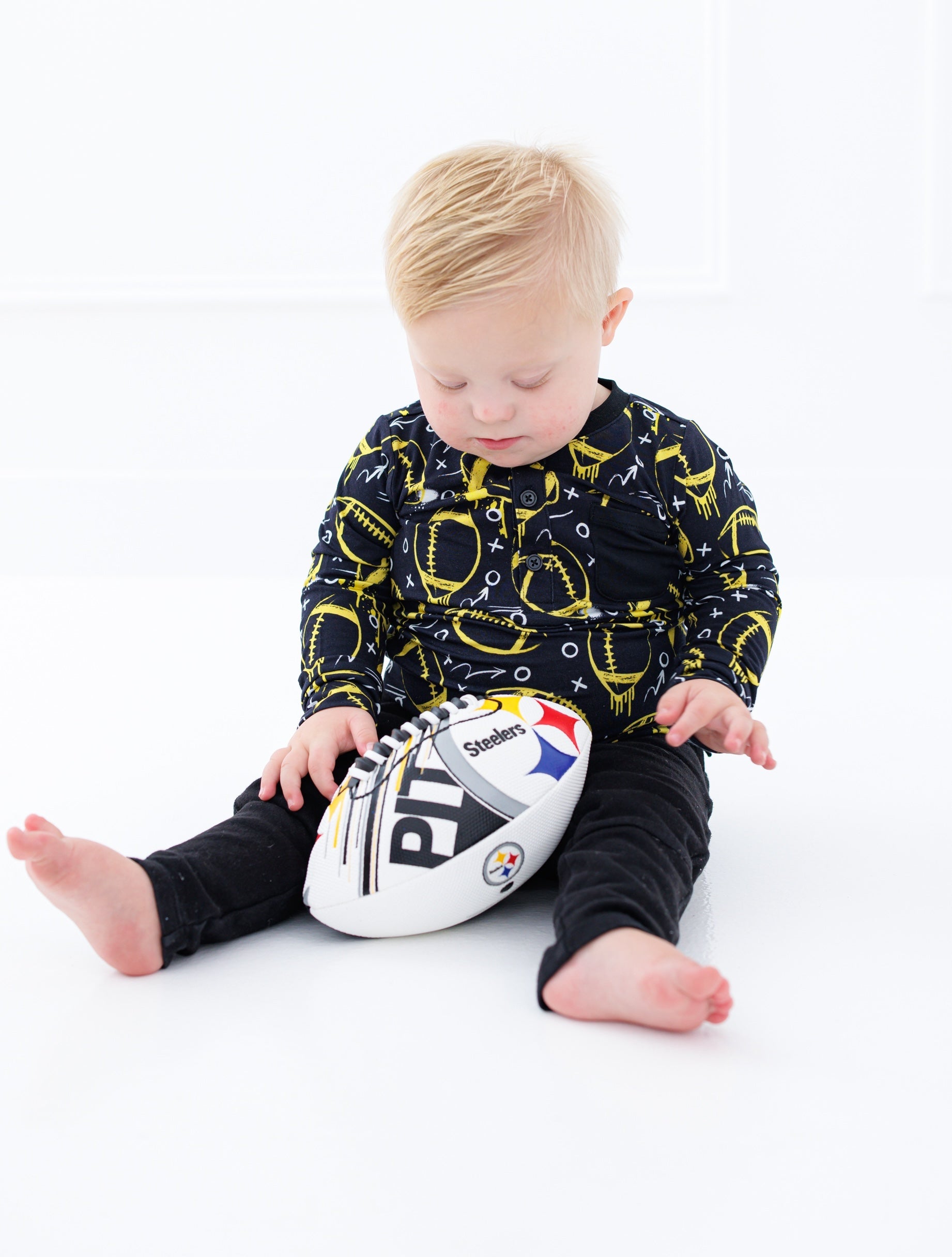 Graffiti Football Henley T-shirt : Black And Yellow/gold