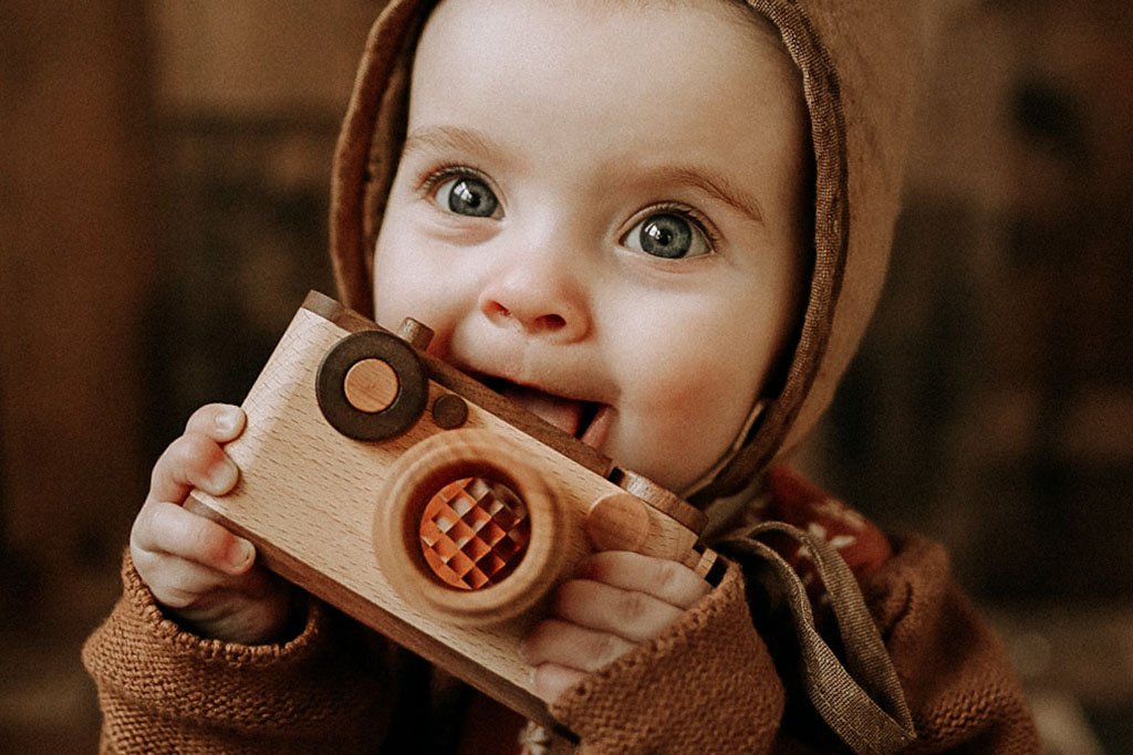 35mm Vintage Style Wooden Toy Camera - Beech