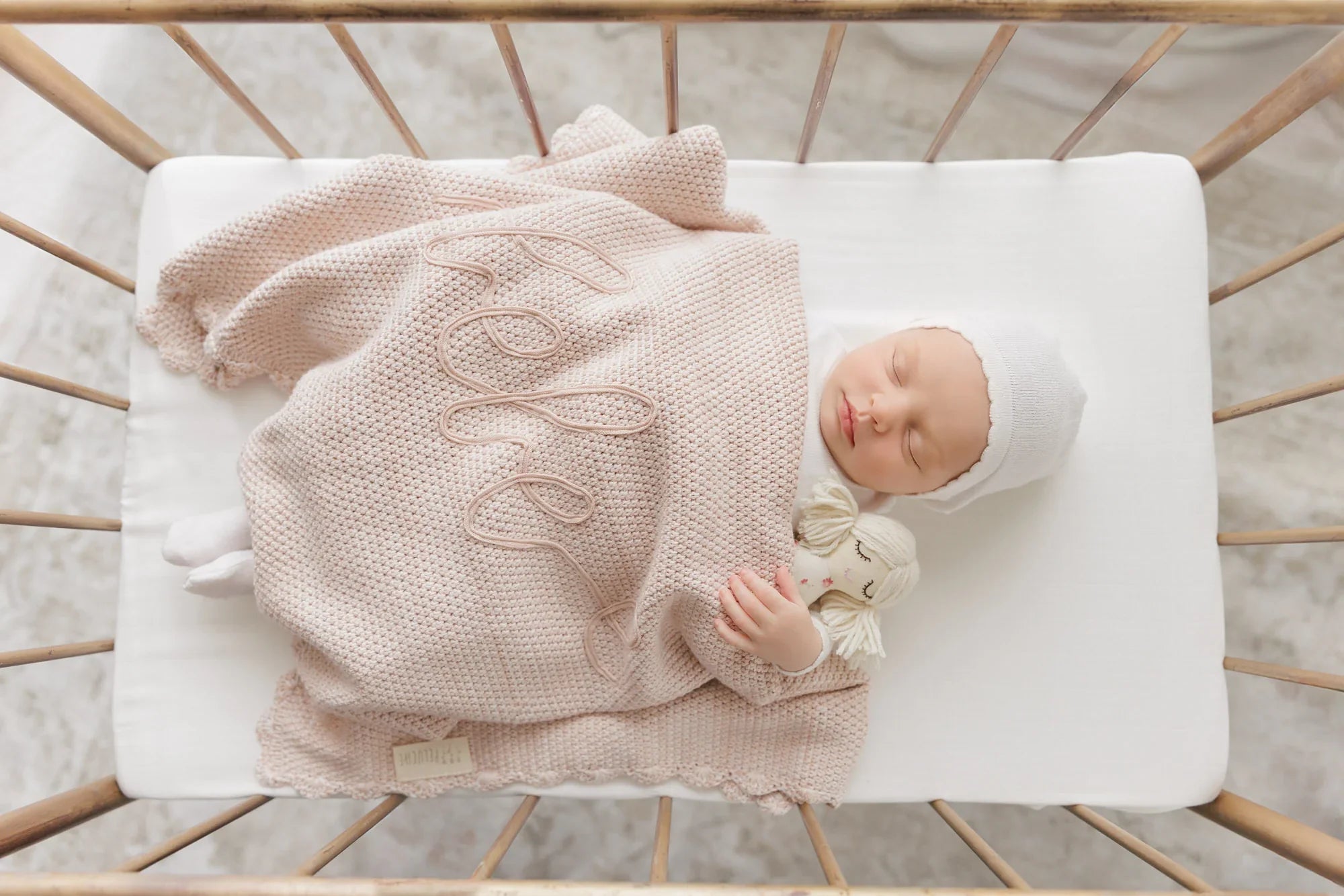 Peluche Melange Scalloped Ribbon Stitching Blanket