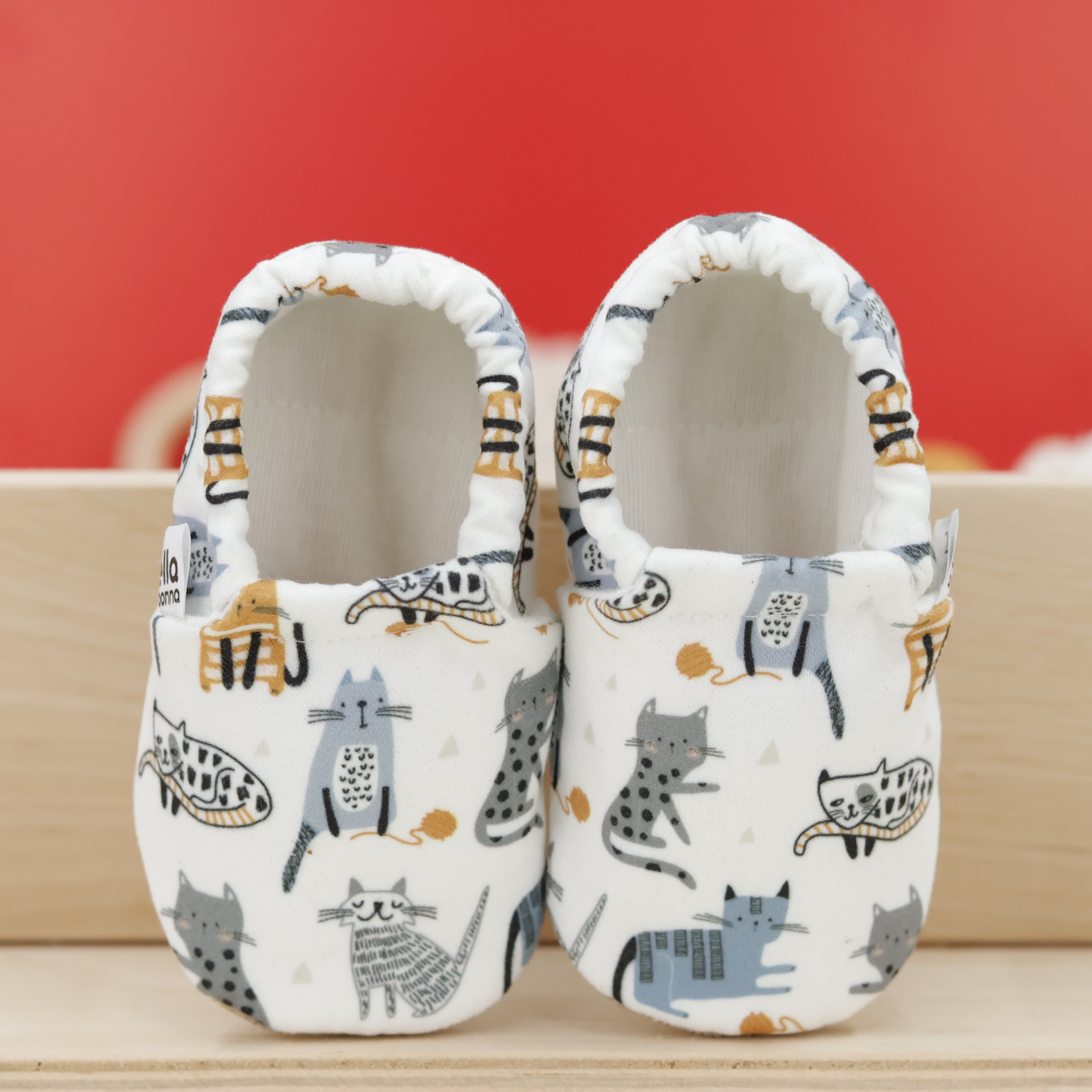 Moccasins, Slippers, Cat