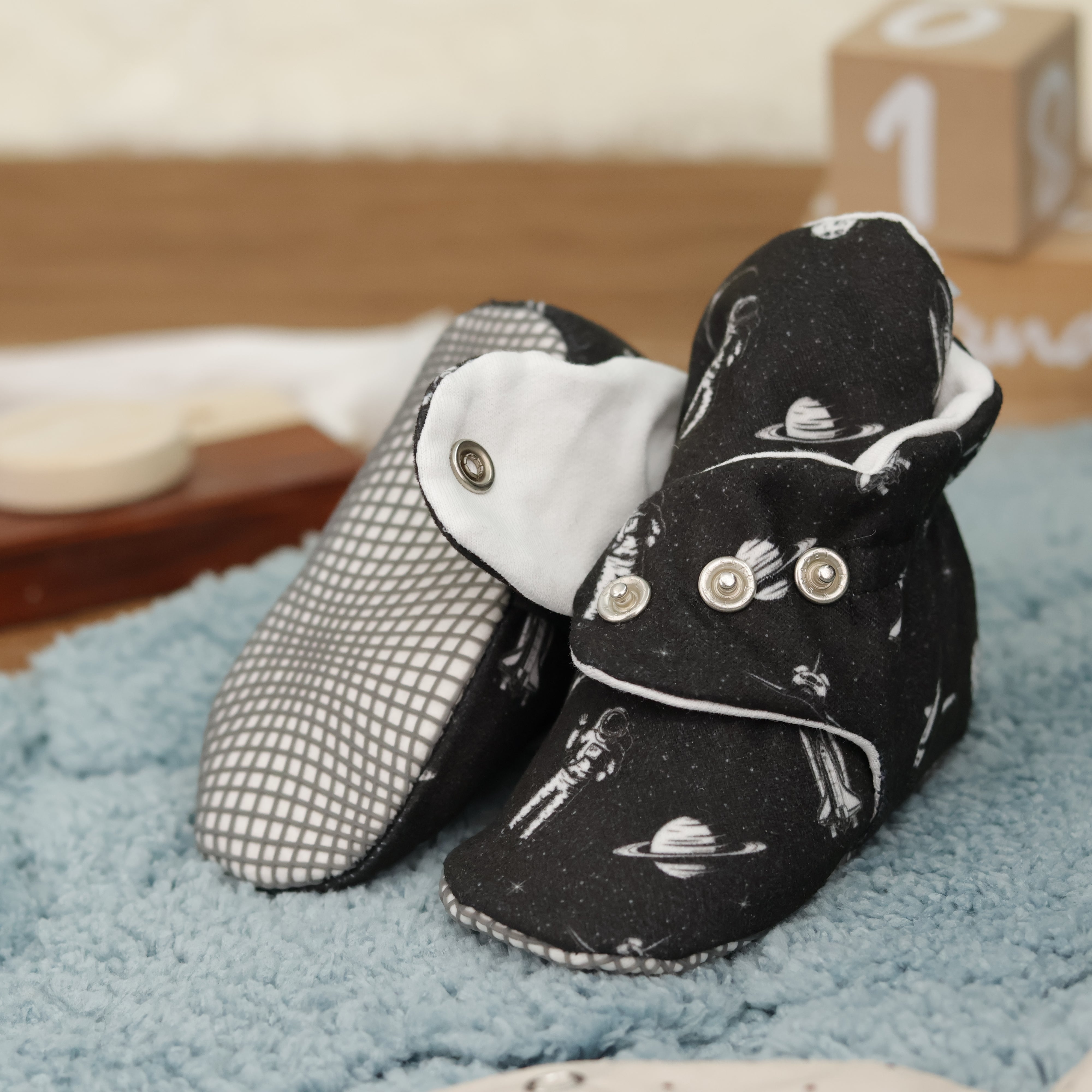 Organic Cotton Baby Booties, Non-slip Sole, Cotton Newborn Booties Home Nursery Shoes, Dark Space