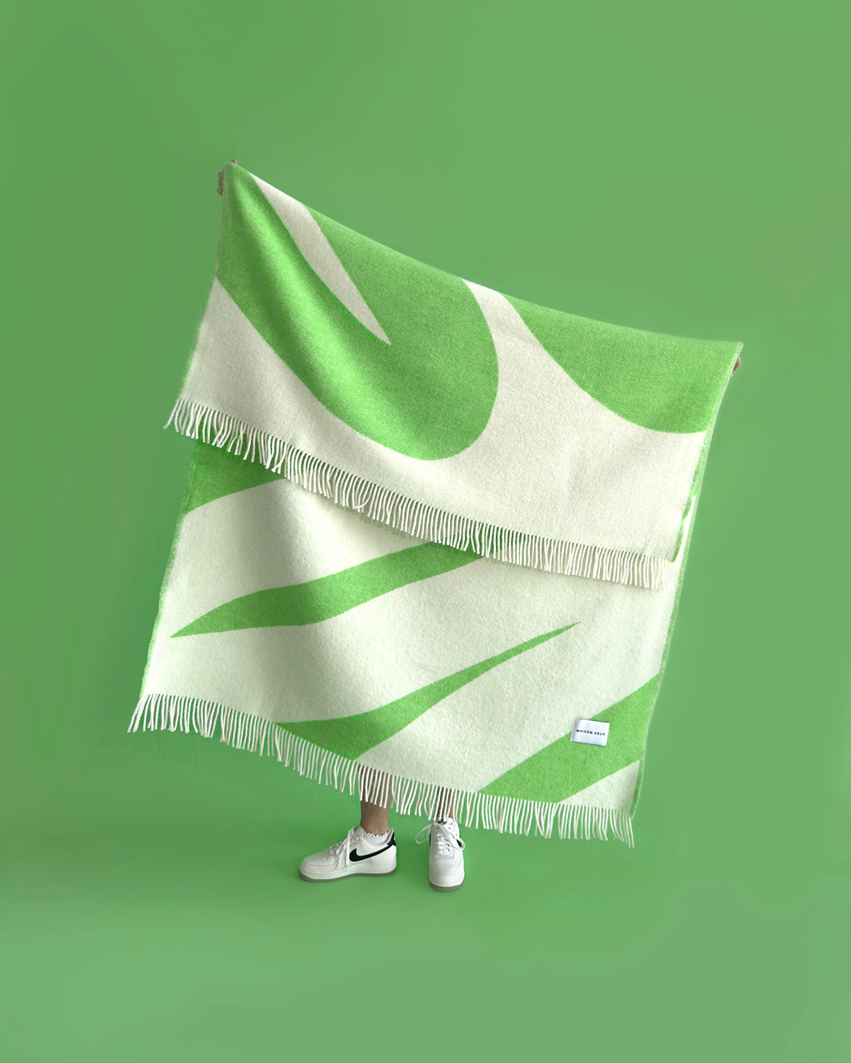 Blanket Swirl White / Apple 4.25 X 6.5 Ft