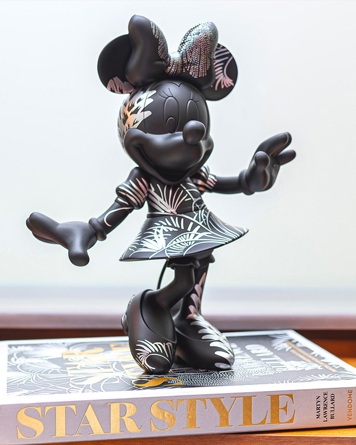Minne Mouse Star Style Black & Grey 12in