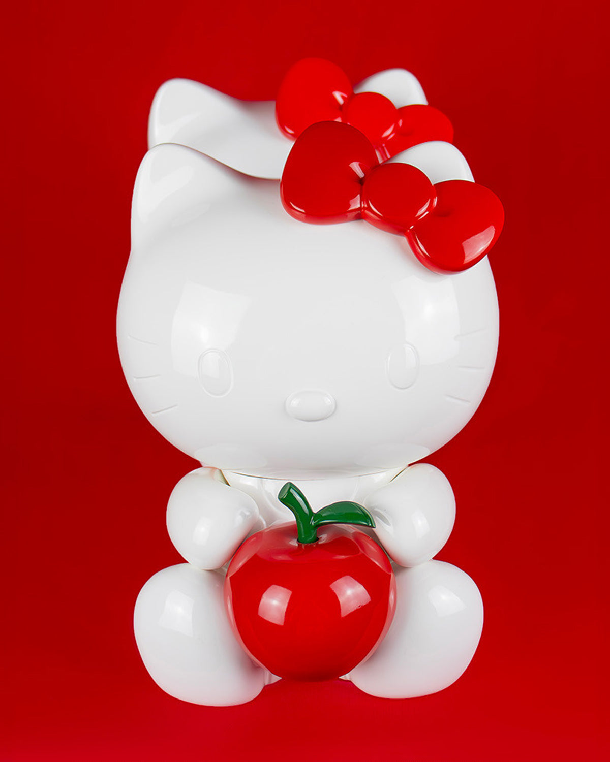 Hello Kitty Apple White With Red Apple 10in