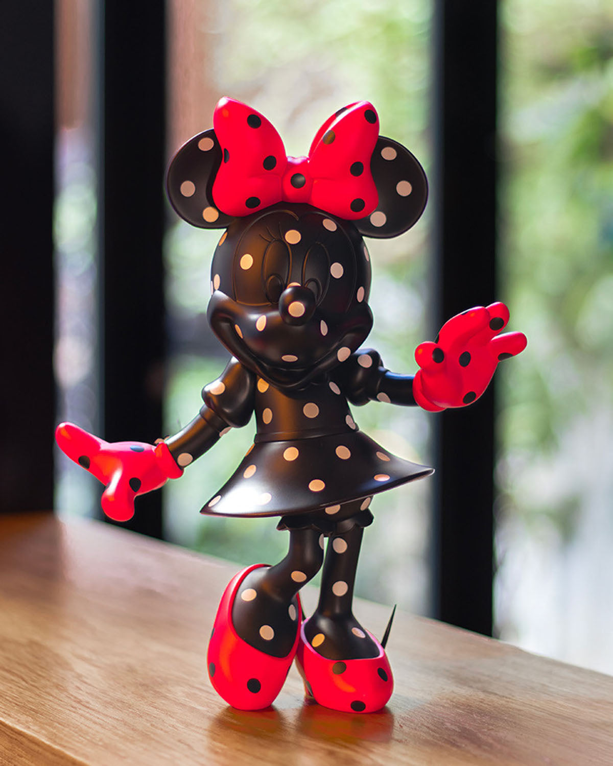 Minnie Mouse Polka Black & Red 12in