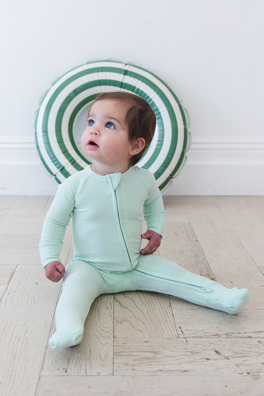 (solid, Ribbed) Lion Around - Zippy