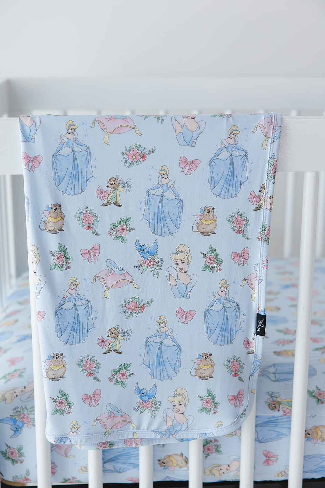 The Lost Slipper - Lightweight Blanket