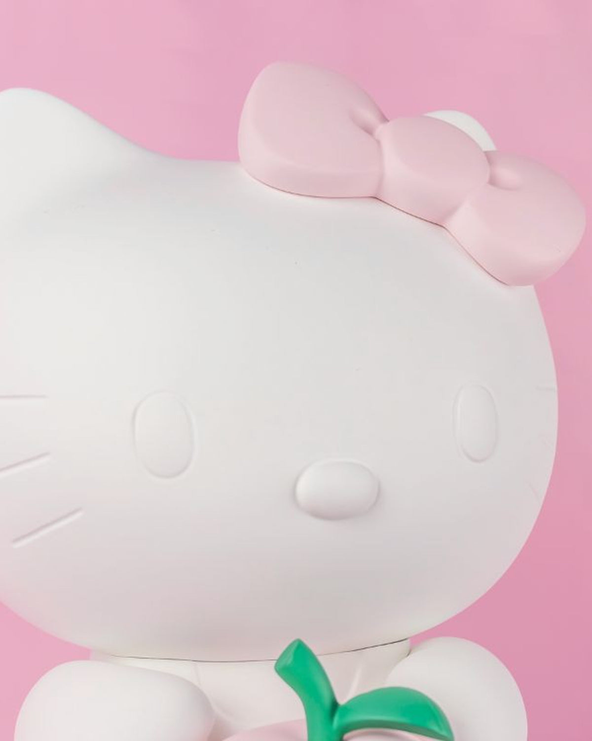 Hello Kitty Apple Matt White With Pastel Pink Apple 10in