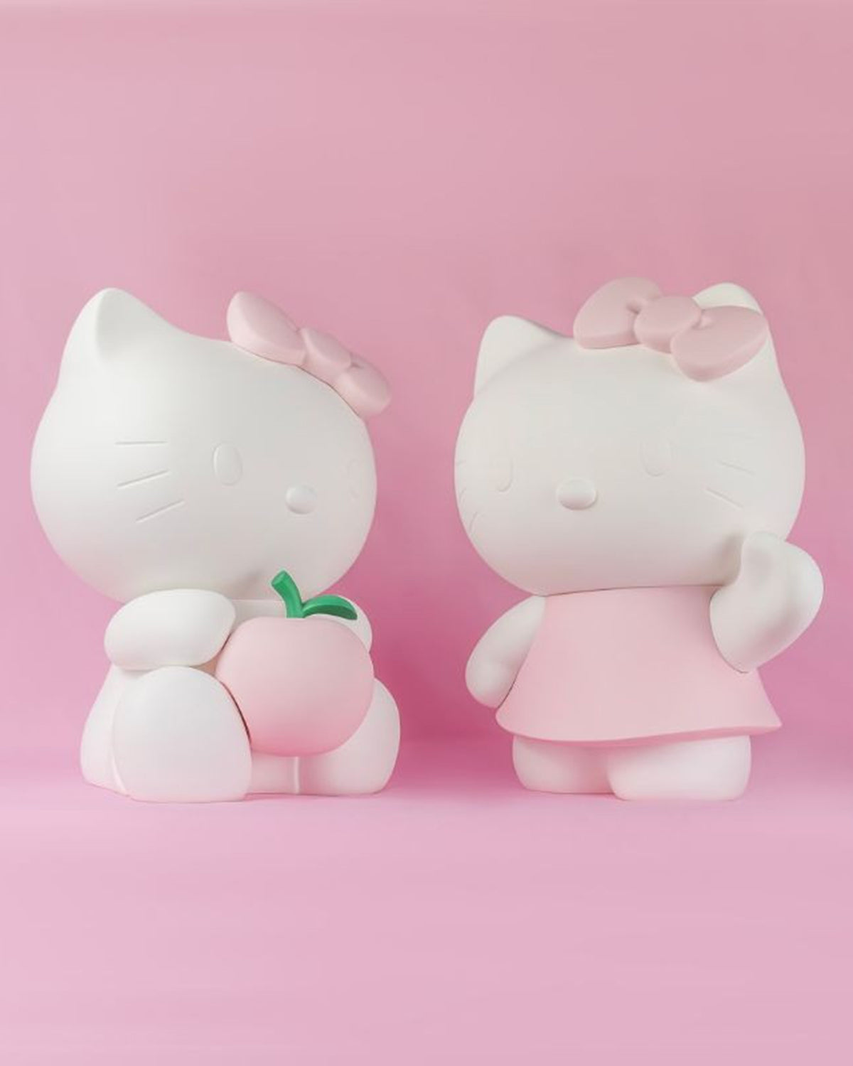 Hello Kitty Apple Matt White With Pastel Pink Apple 10in