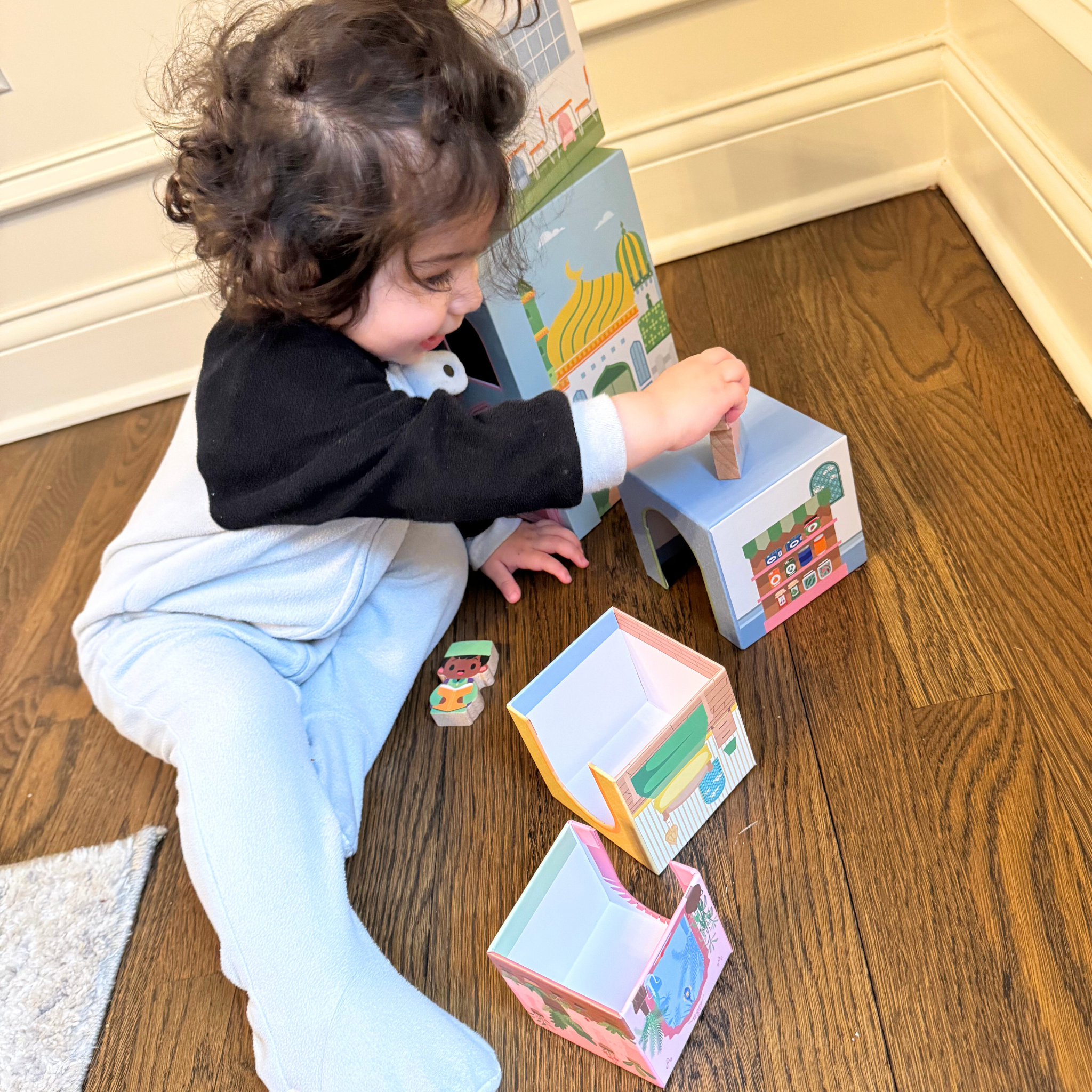 Stacking Houses (set Of 5 Houses And 3 Hardwood Characters)