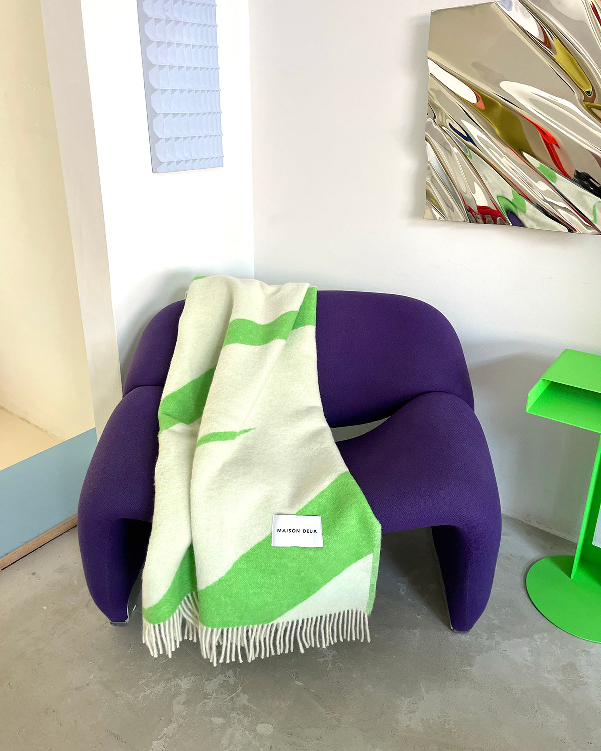 Blanket Swirl White / Apple 4.25 X 6.5 Ft
