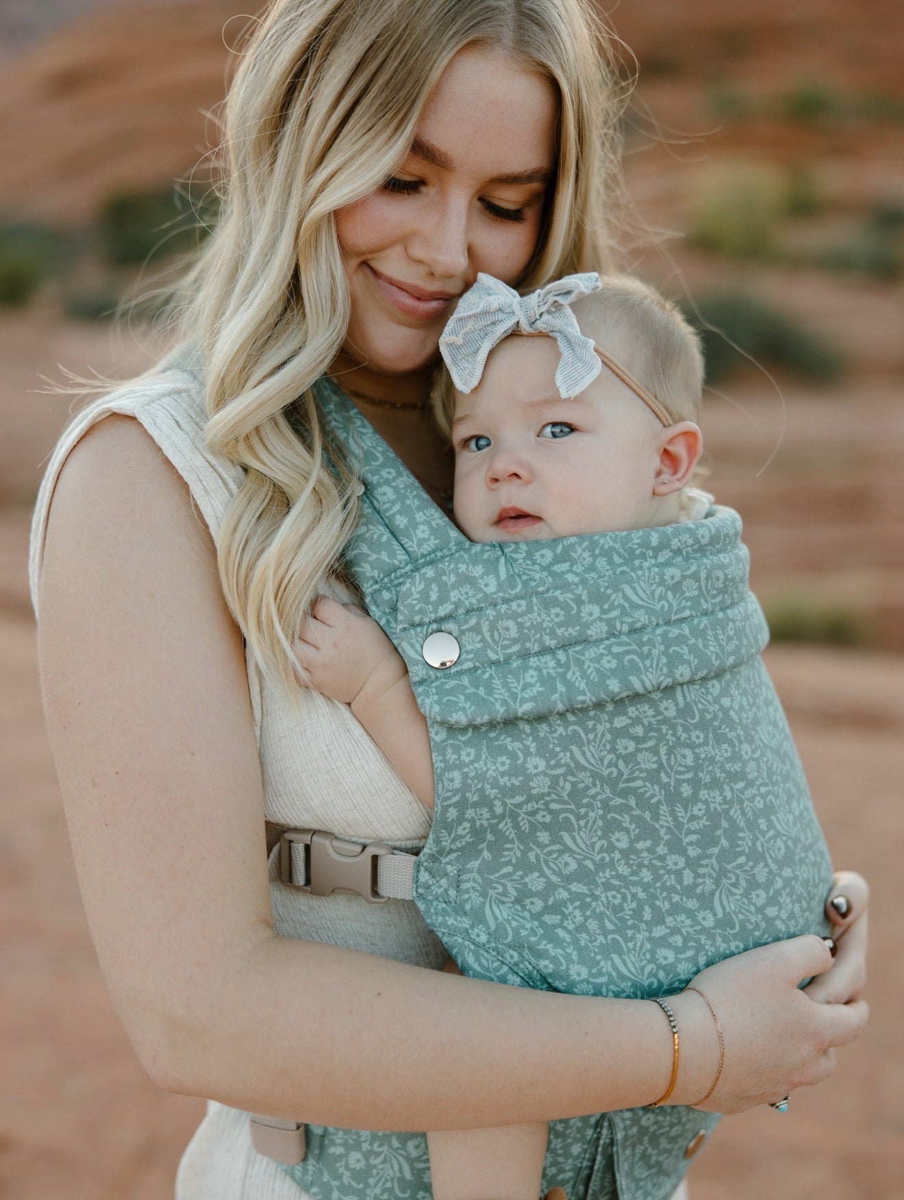 Monroe X Coco Bloom – Neutral Cotton Baby Carrier (7–35 Lbs)
