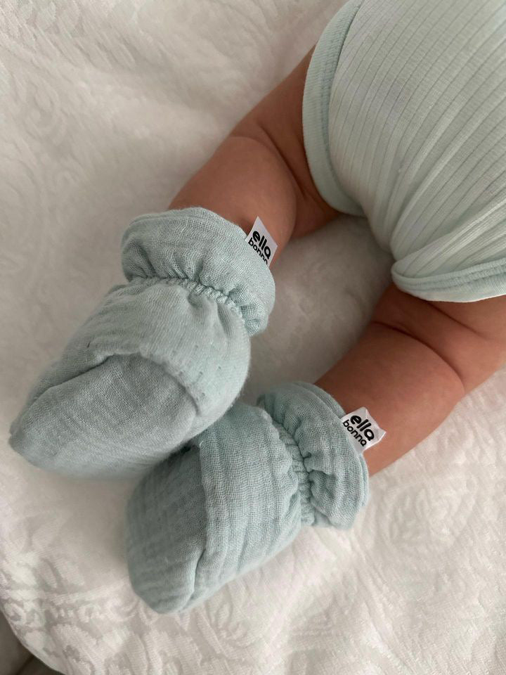 Muslin Stay On Baby Booties Mint