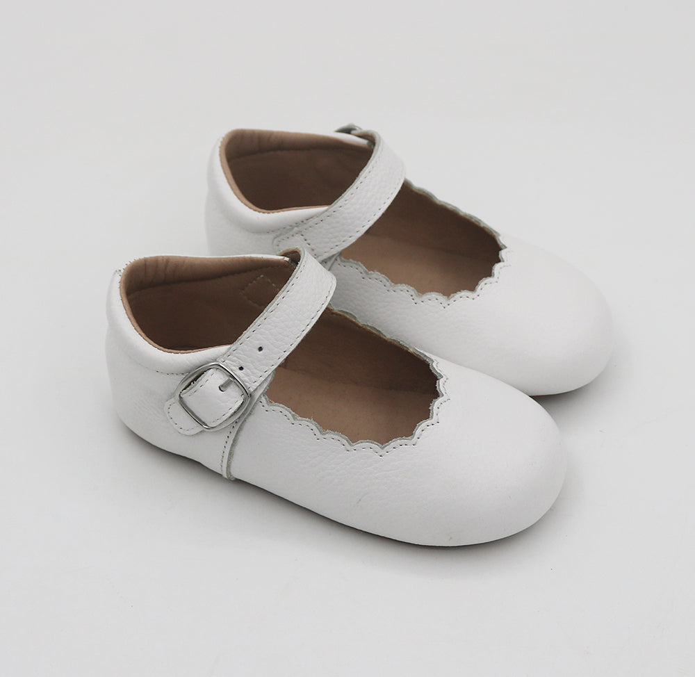 Big Scallop Mary Jane White