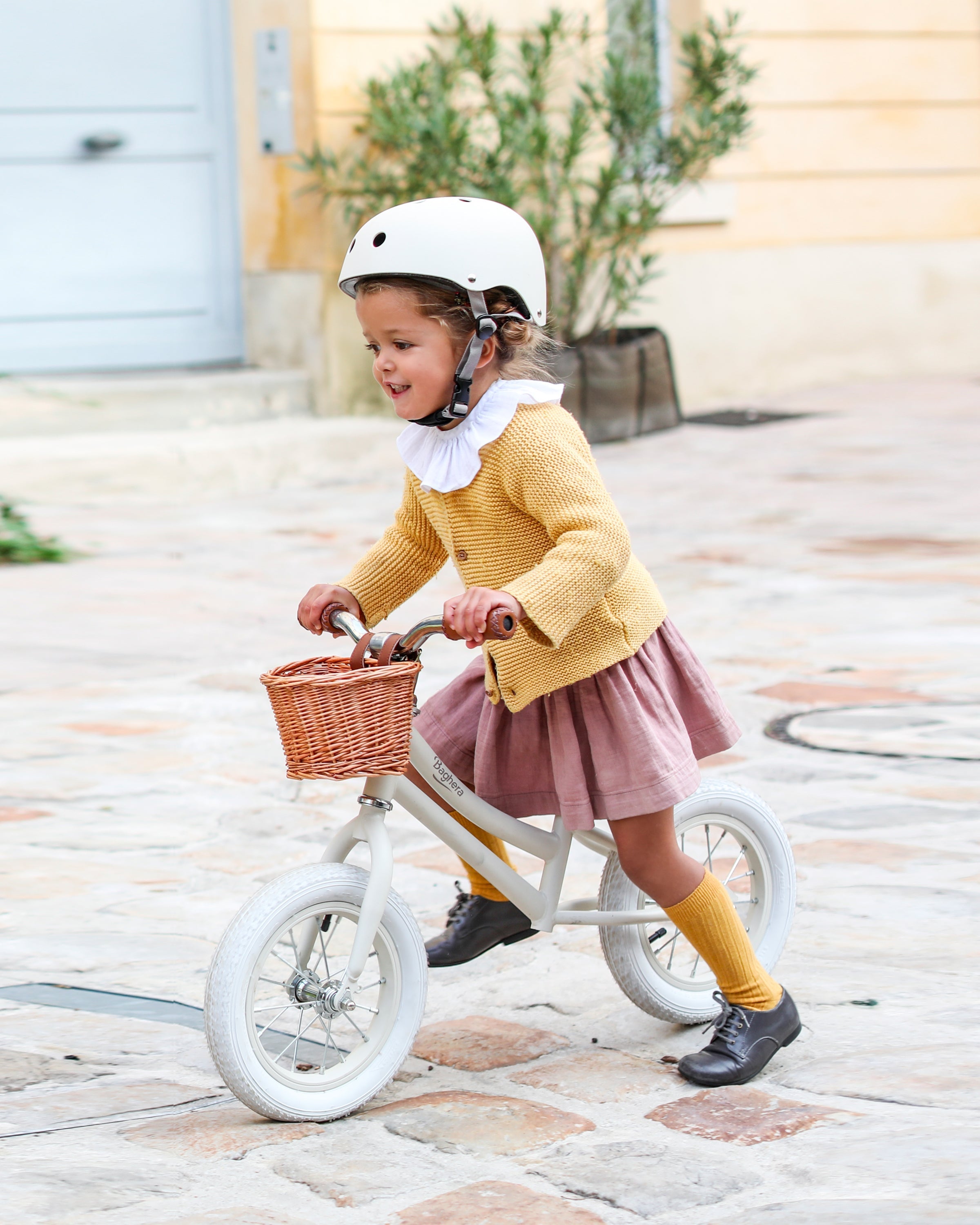 Ride-on Balance Bike Ivory White + Helmet