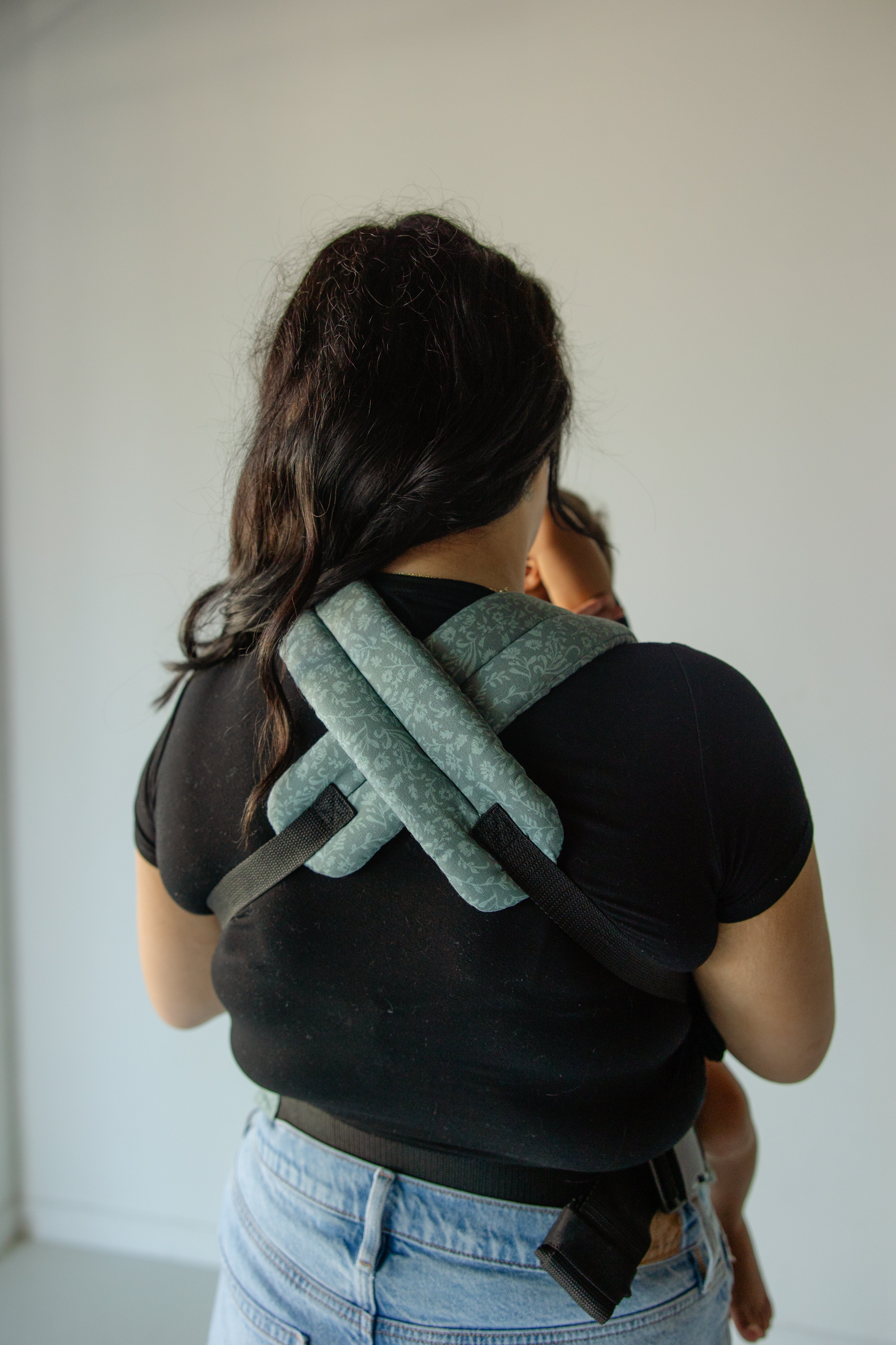 Monroe X Coco Bloom – Neutral Cotton Baby Carrier (7–35 Lbs)