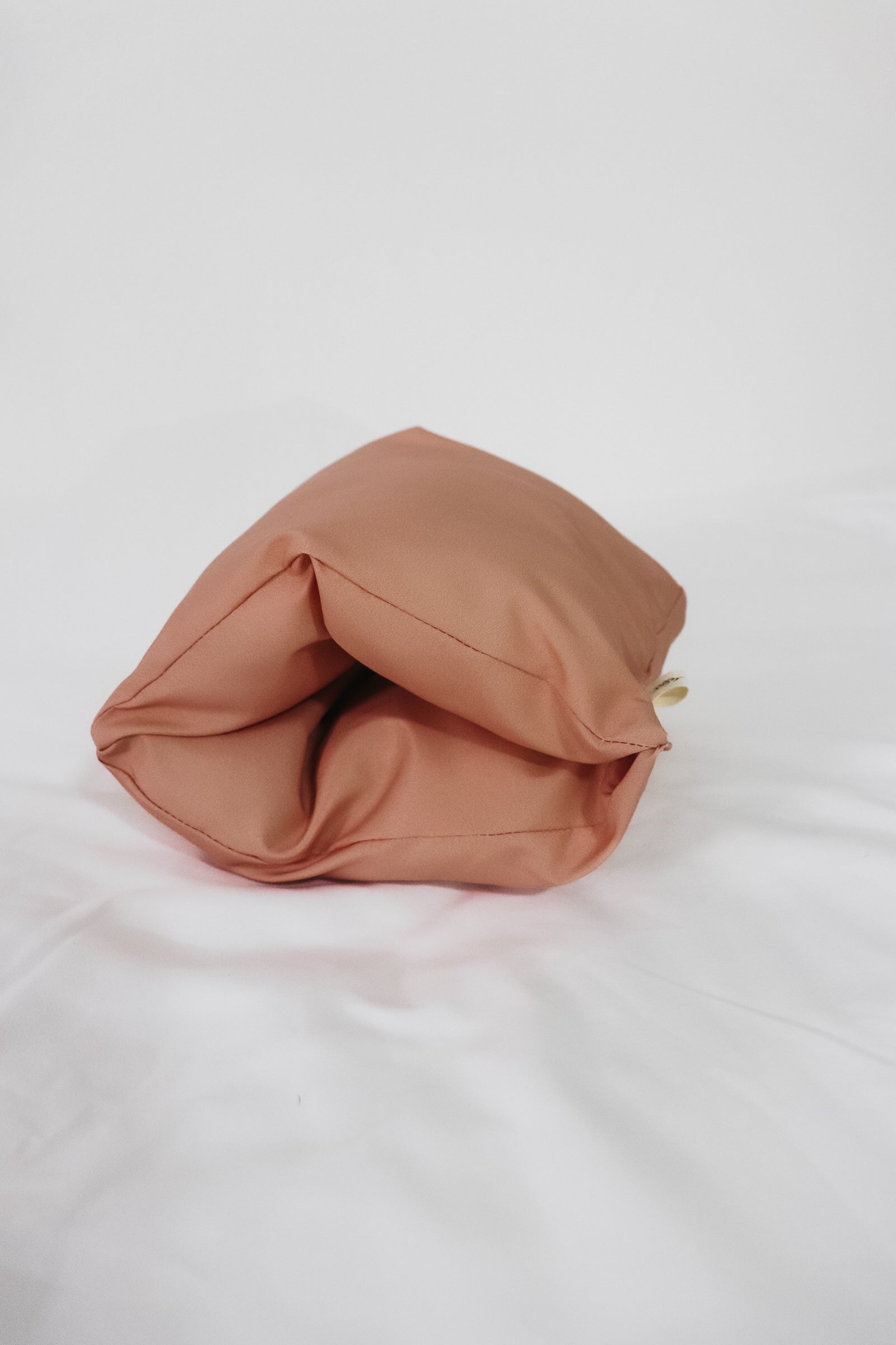 Ribbon Wipeable Cradle Arm Pillow