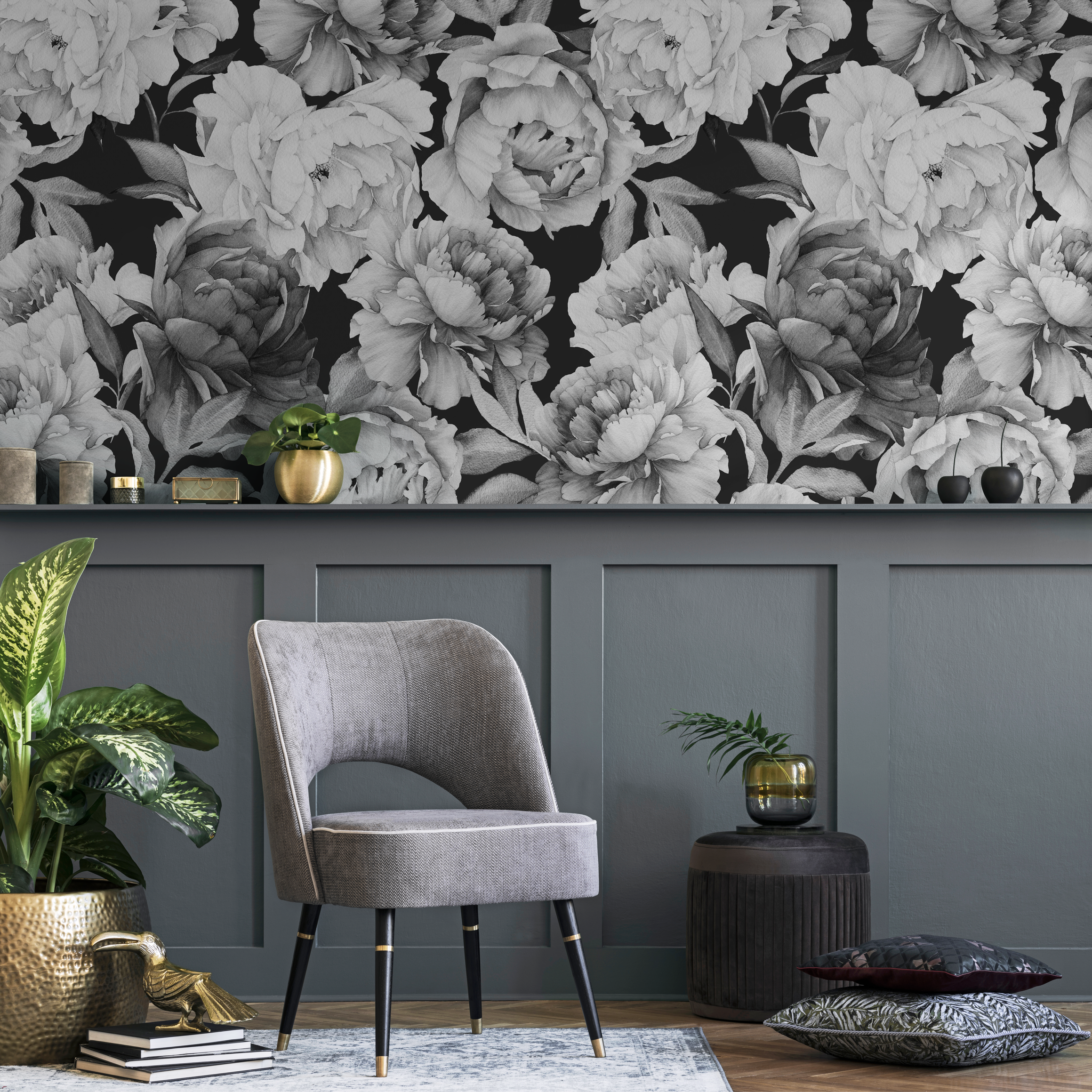Floral Wallpaper With A Vintage Peony Motif In Black And White - A171