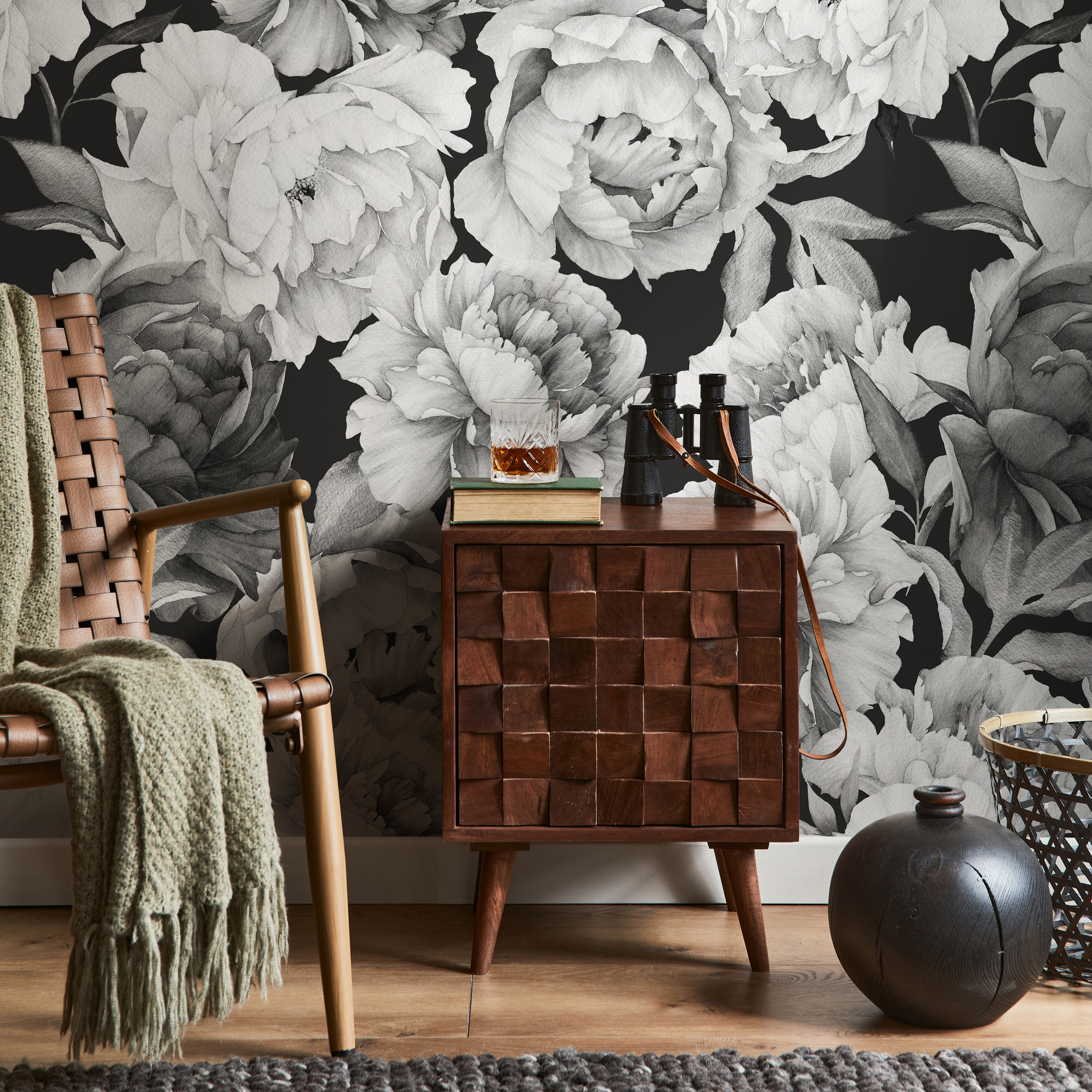Floral Wallpaper With A Vintage Peony Motif In Black And White - A171