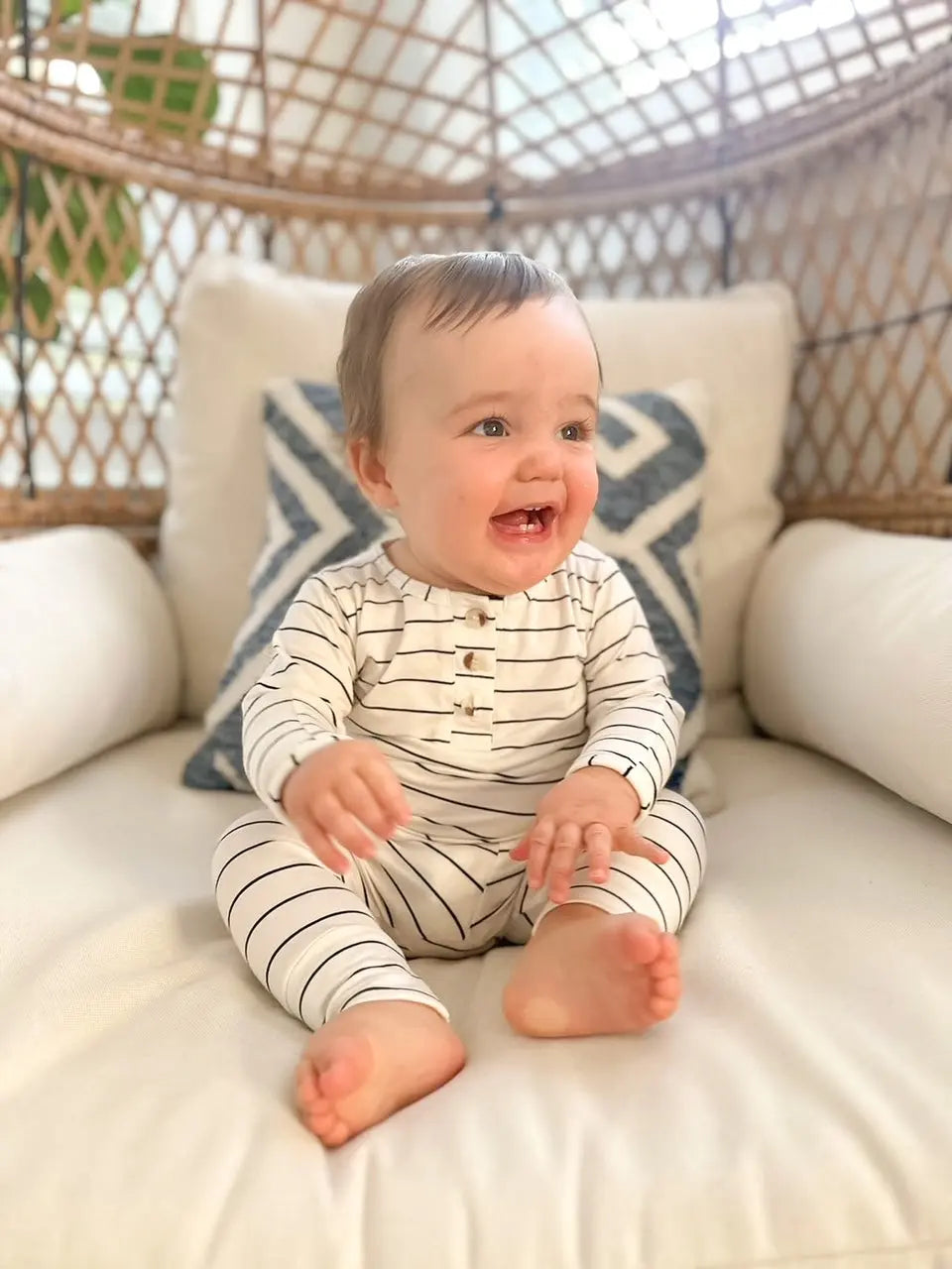 Top And Bottom Outfit And Hat Set (newborn-12 Months Sizes) Black Stripes