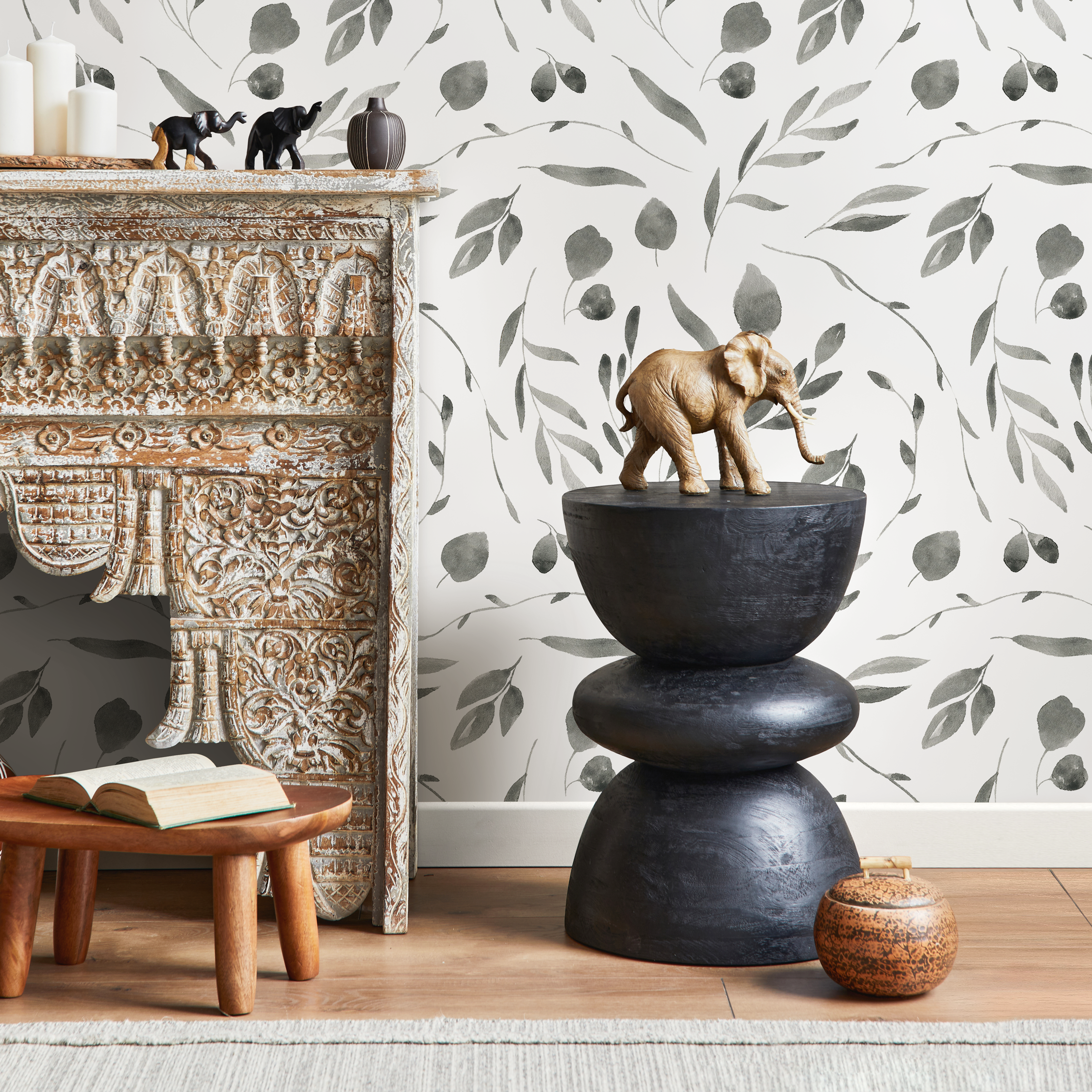 Botanical Wallpaper With A Delicate Watercolor Leaf Motif In Black And Gray - B028