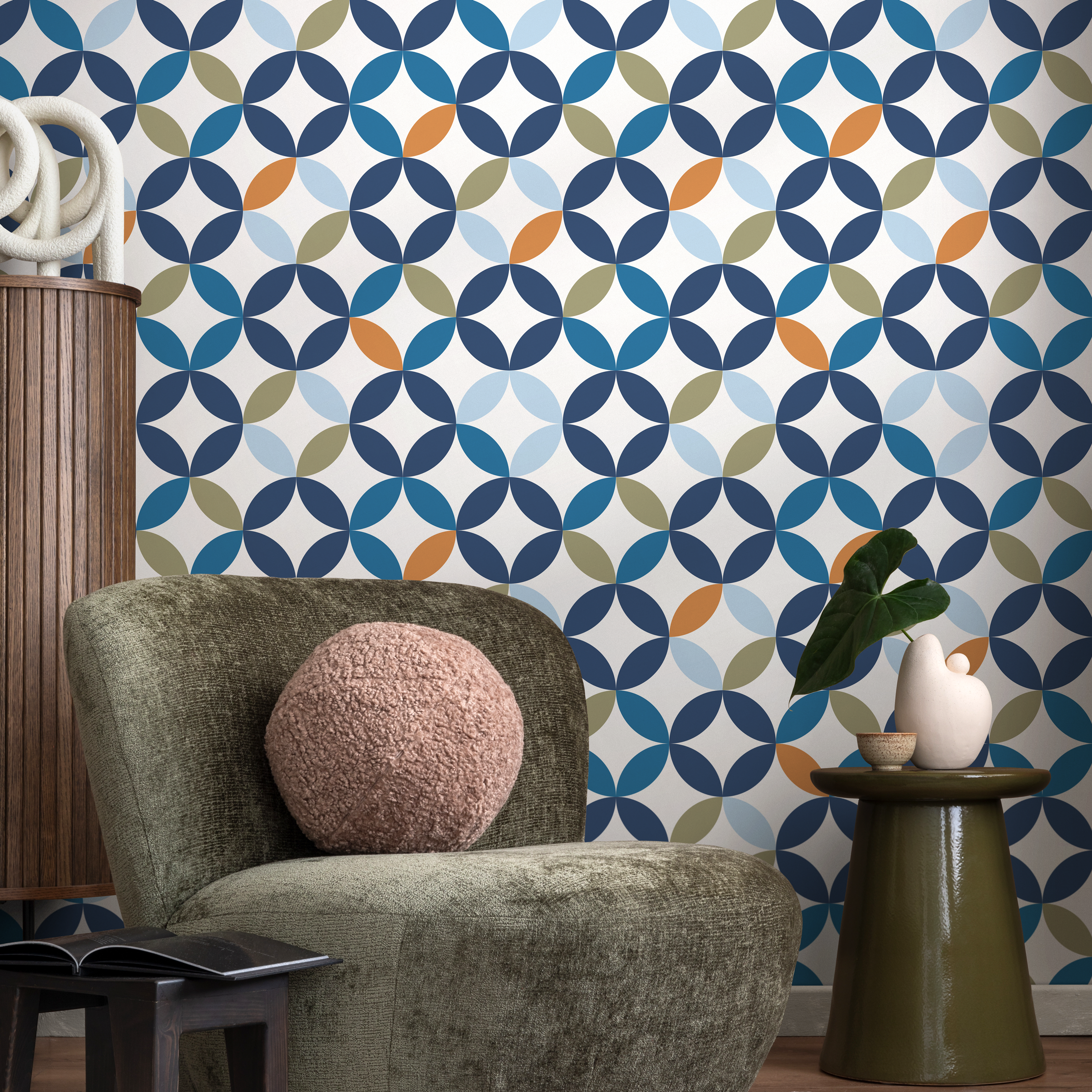 Geometric Wallpaper With An Interlocking Circle Motif In Blue, Green, And Orange - B085