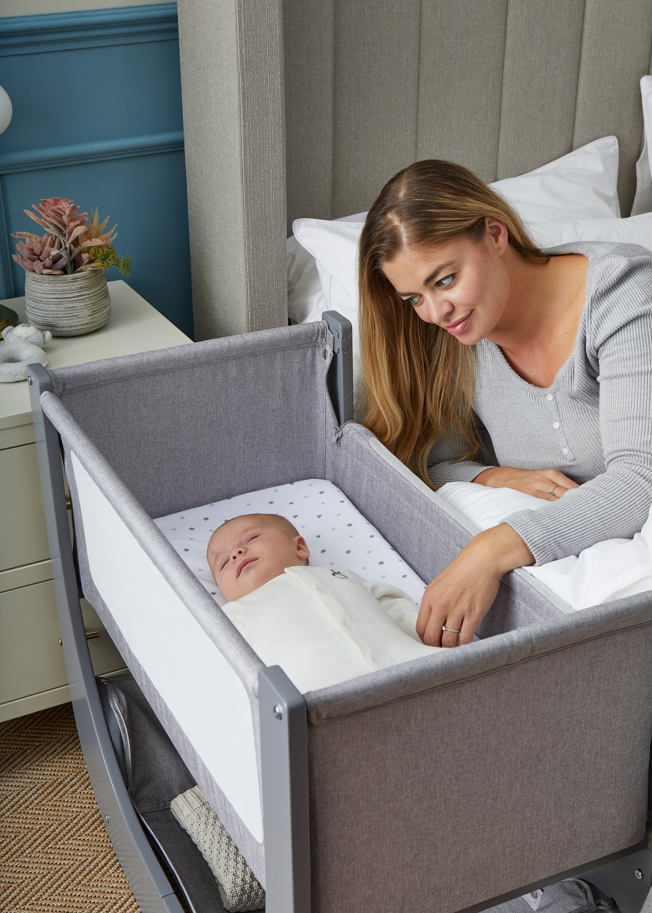 Shnuggle Air Lite Bedside Crib | Height Adjustable Baby Bed With Mattress