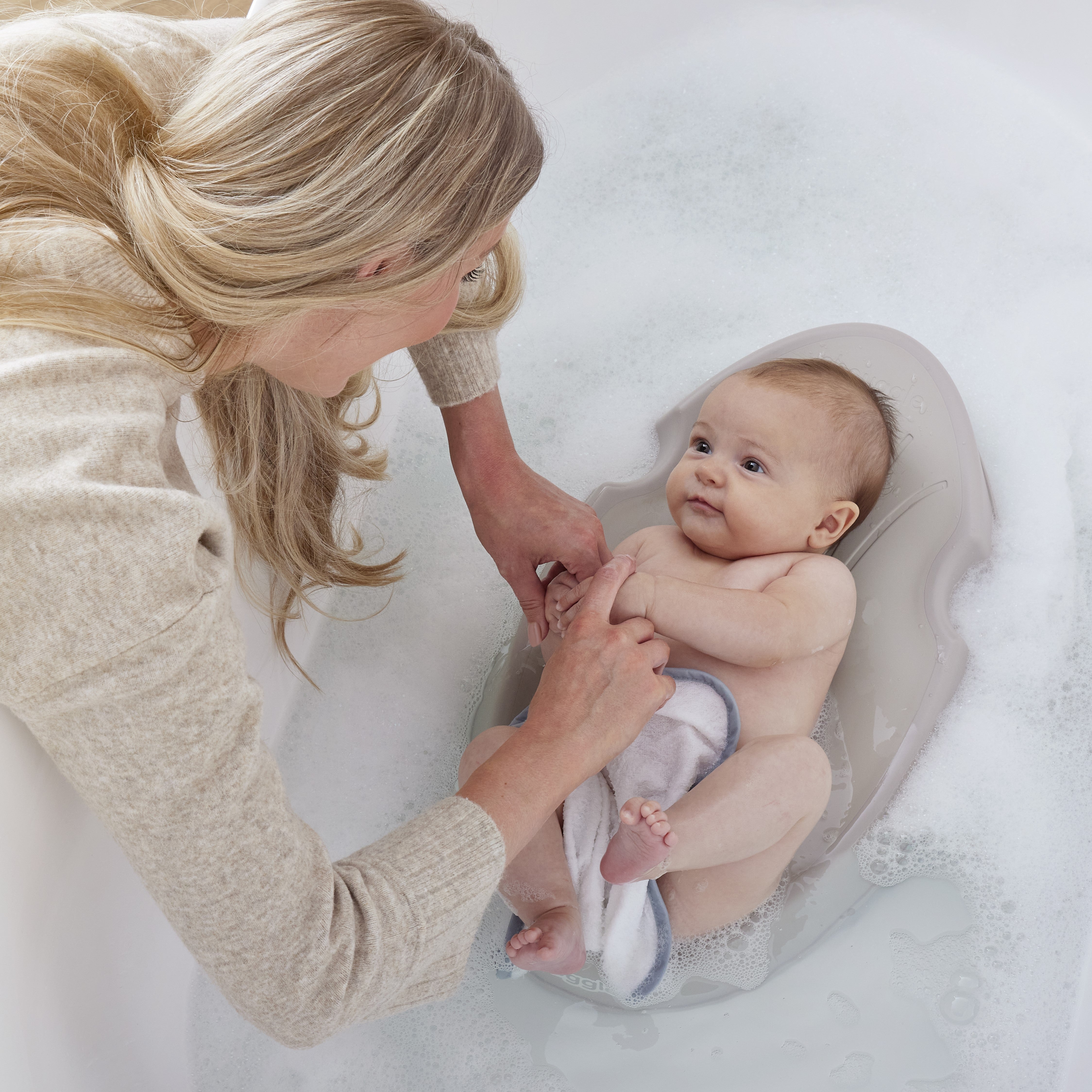 Shnuggle Newborn Baby Bath Support | Ergonomic, Non-slip & Quick-dry | From 0-6 Months