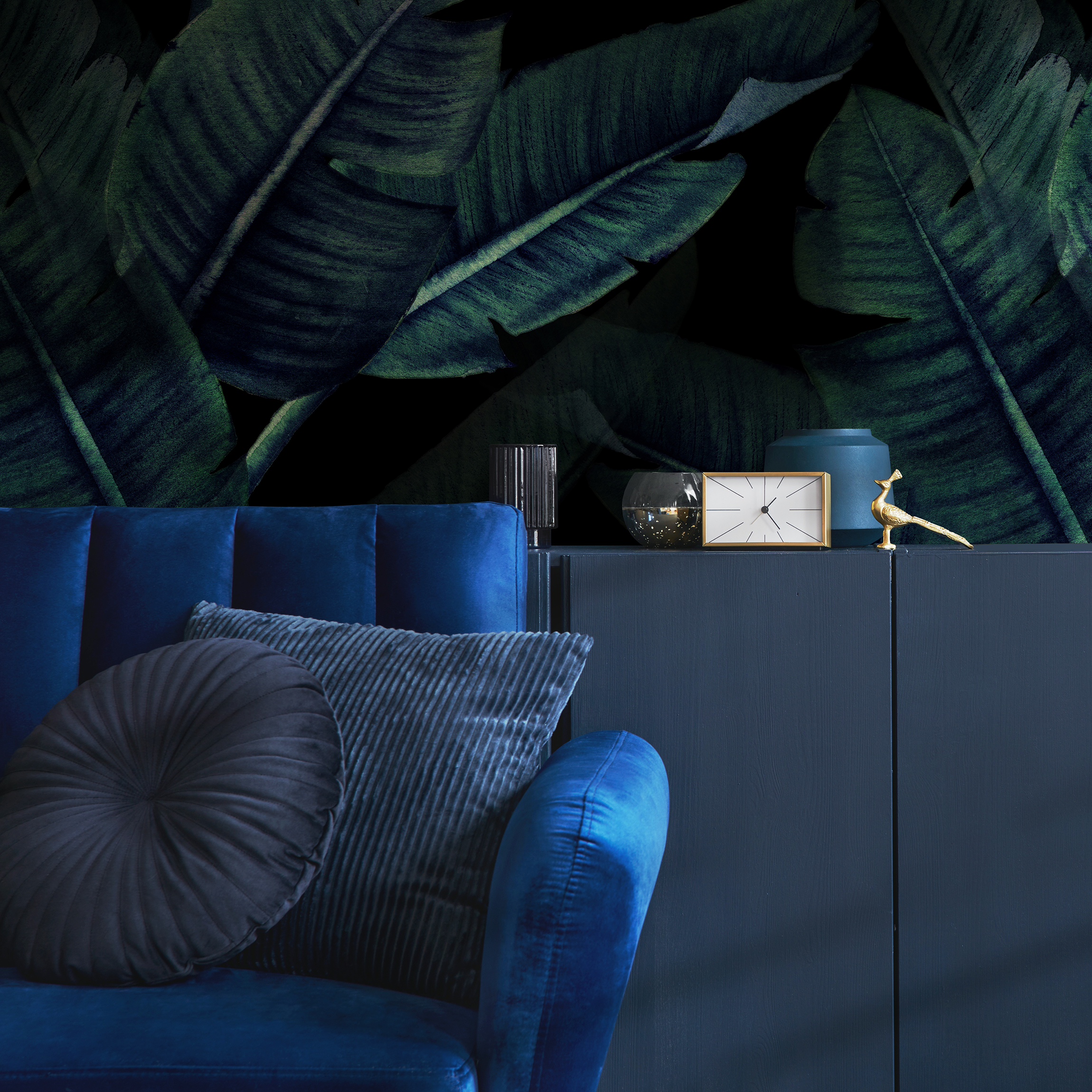 Botanical Wallpaper Featuring Large Banana Leaves In Green And Black - B217