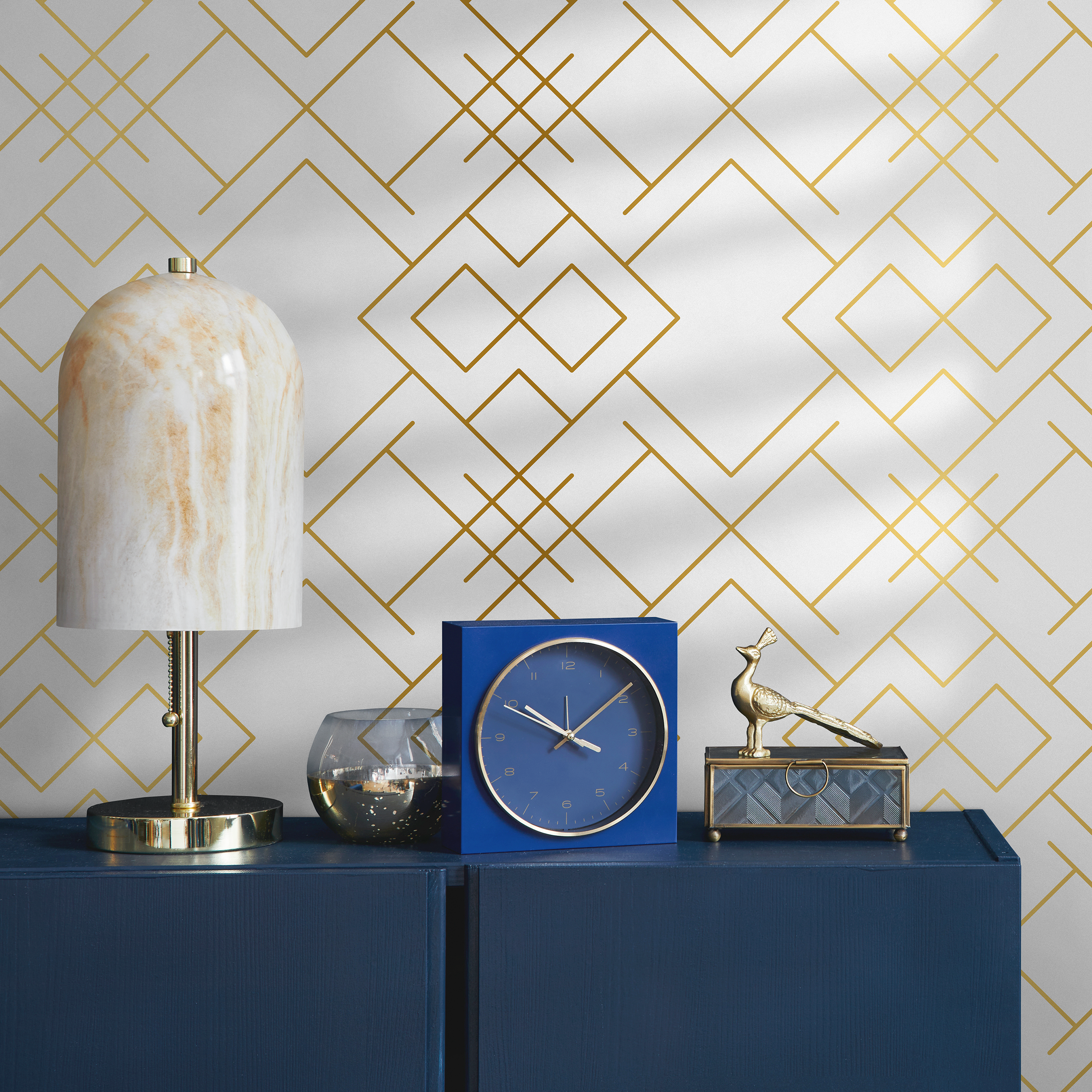 Art Deco Wallpaper With Interlocking Geometric Lines In Gold - B269