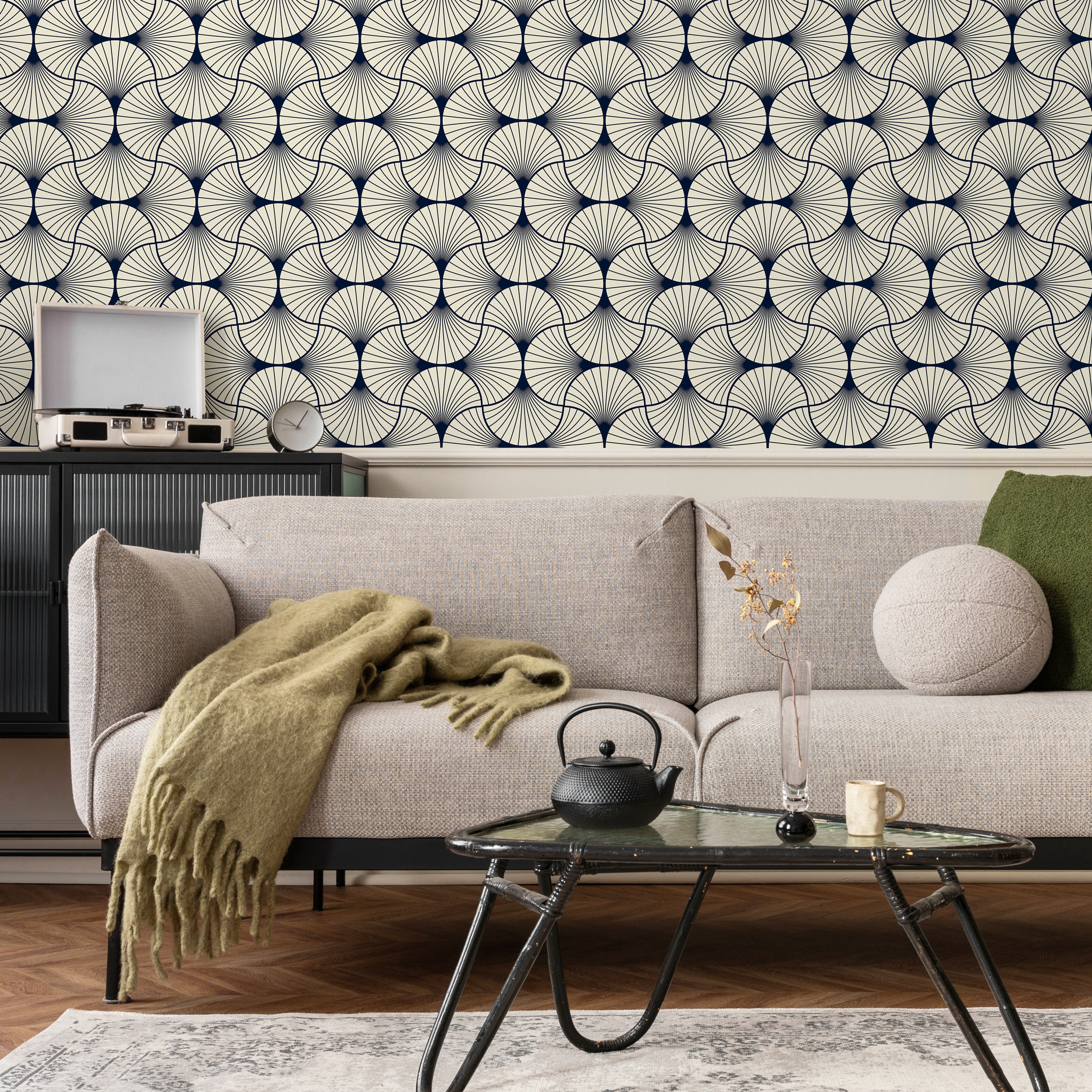 Art Deco Wallpaper With An Elegant Fan Pattern In Navy Blue And Cream - B559