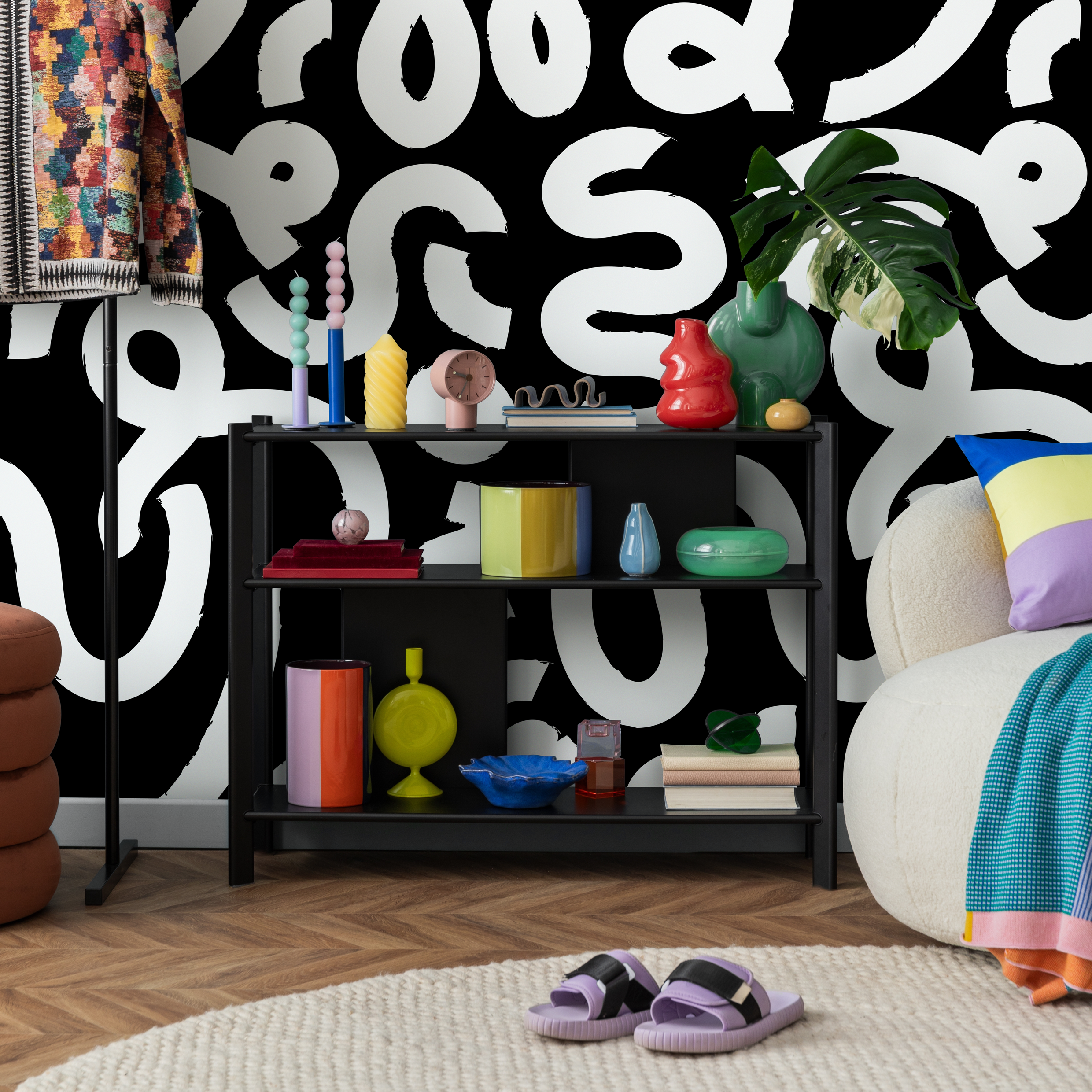 Abstract Wallpaper With Bold Winding Brush Strokes In Black And White - B568