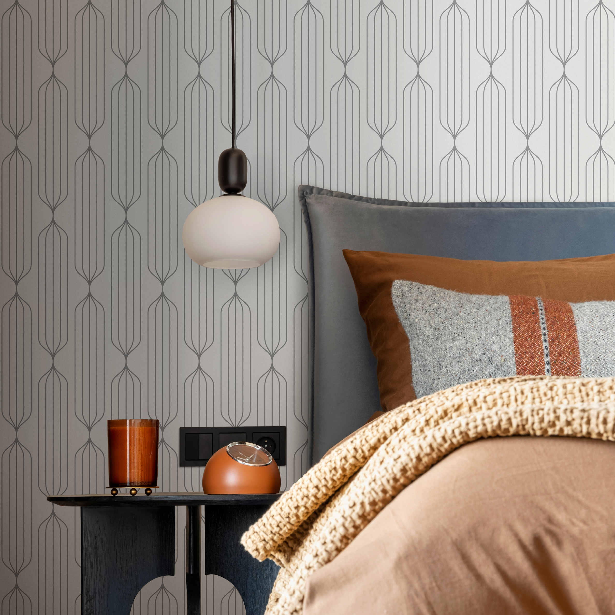 Art Deco Wallpaper With An Elegant Linear Motif In Gray - B604