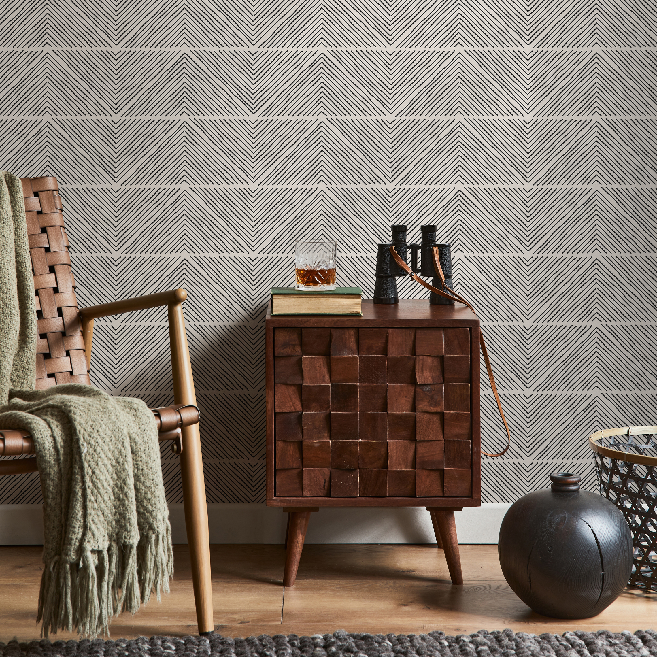Geometric Wallpaper With Hand-drawn Chevron Lines In Black And Beige - B626
