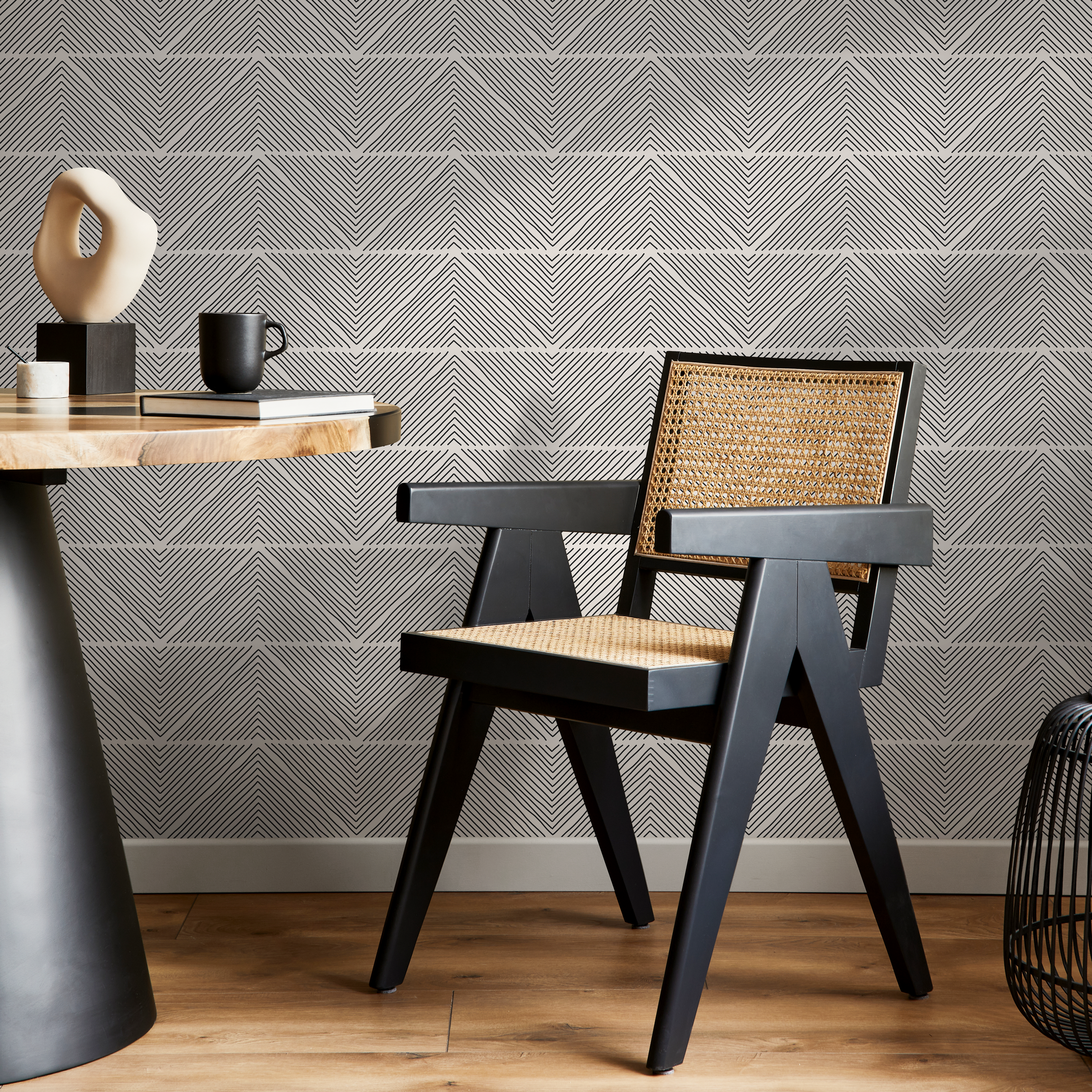 Geometric Wallpaper With Hand-drawn Chevron Lines In Black And Beige - B626